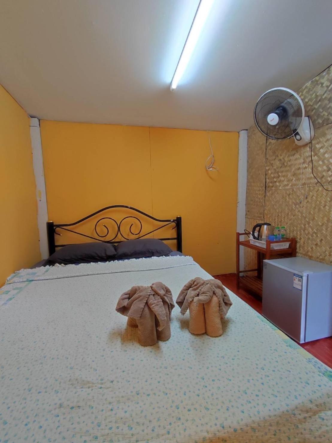 Deluxe Room (2 Adults + 1 Child) - Photo 1