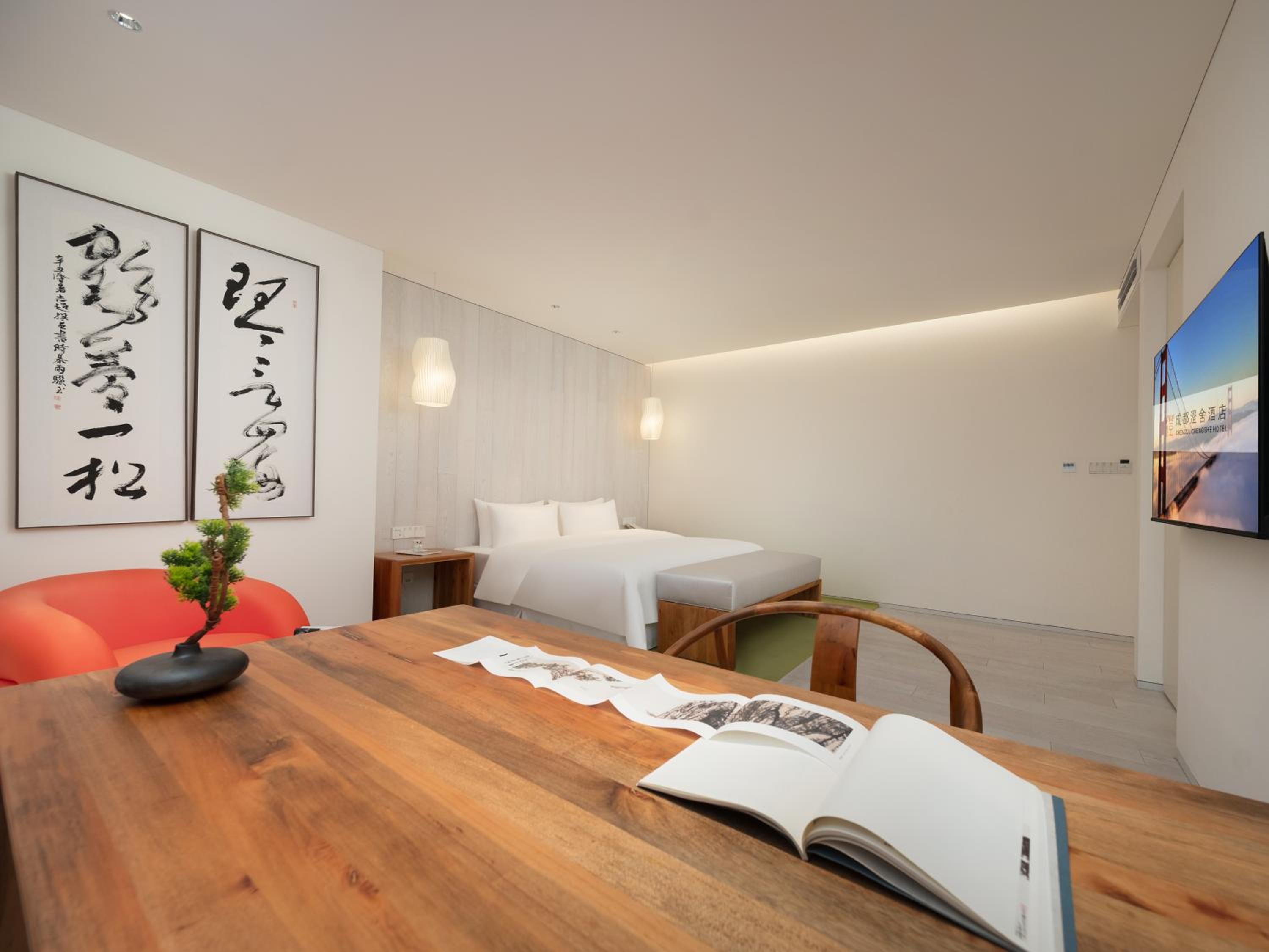 Deluxe Queen Room