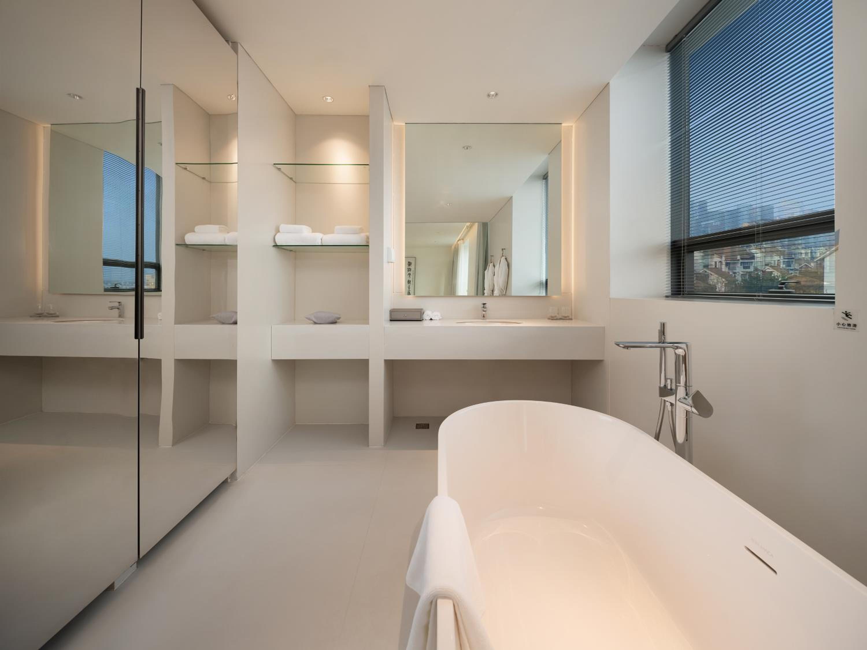 Executive King Room with bathtub photo 2
