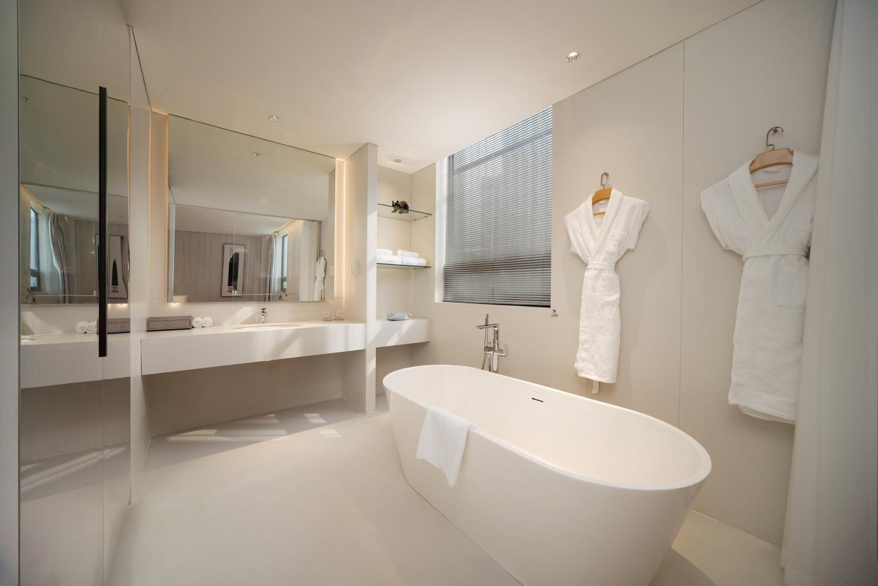 Executive Twin Room with bathtub photo 2