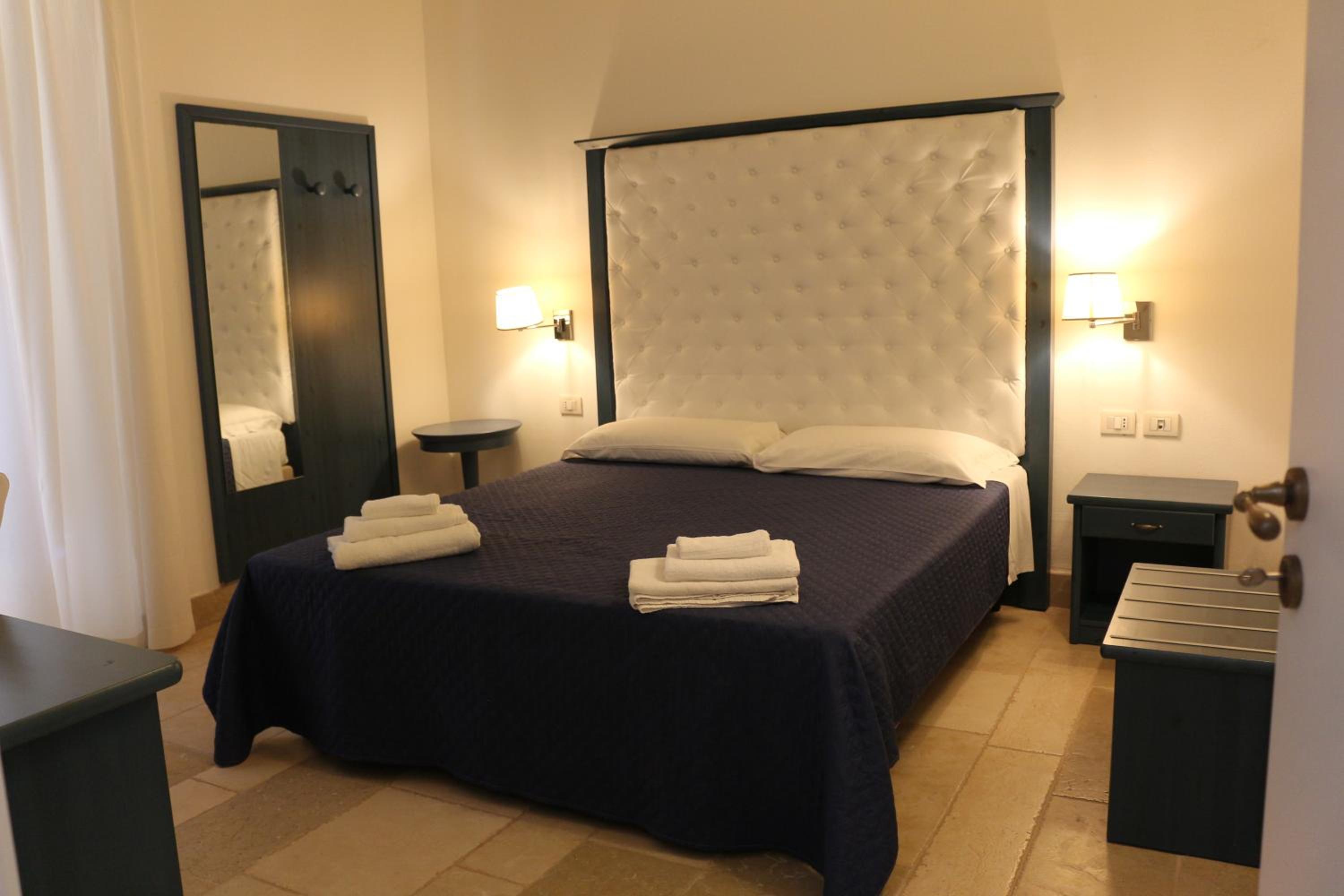 Double Room - Photo 5