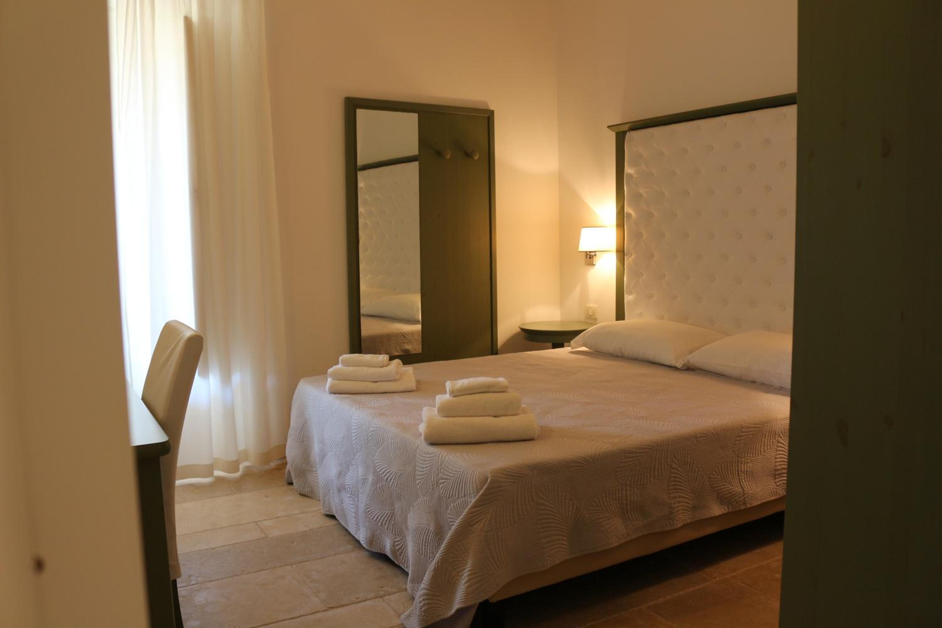 Double Room - Photo 7