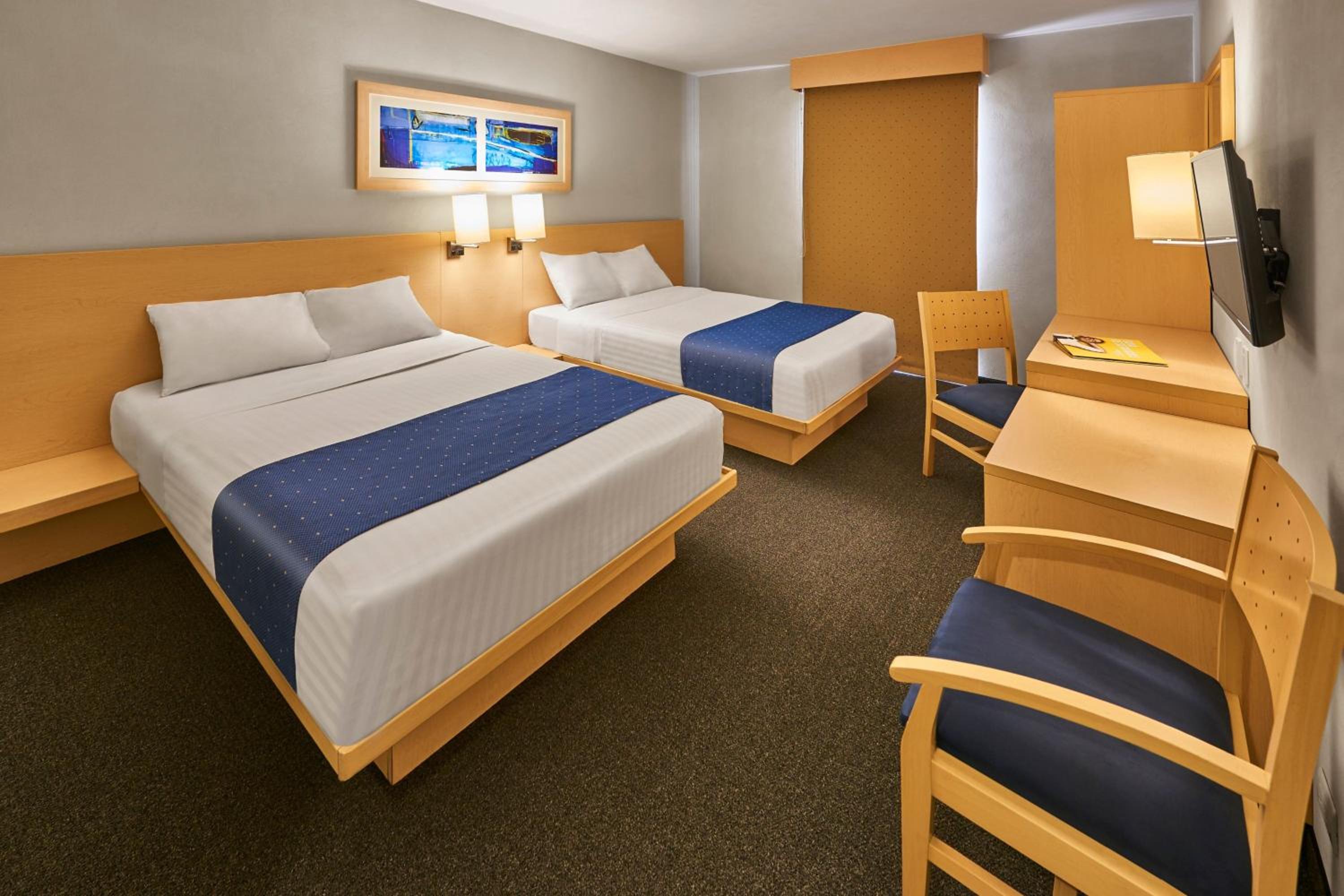 Double Room with Two Double Beds - Photo 4