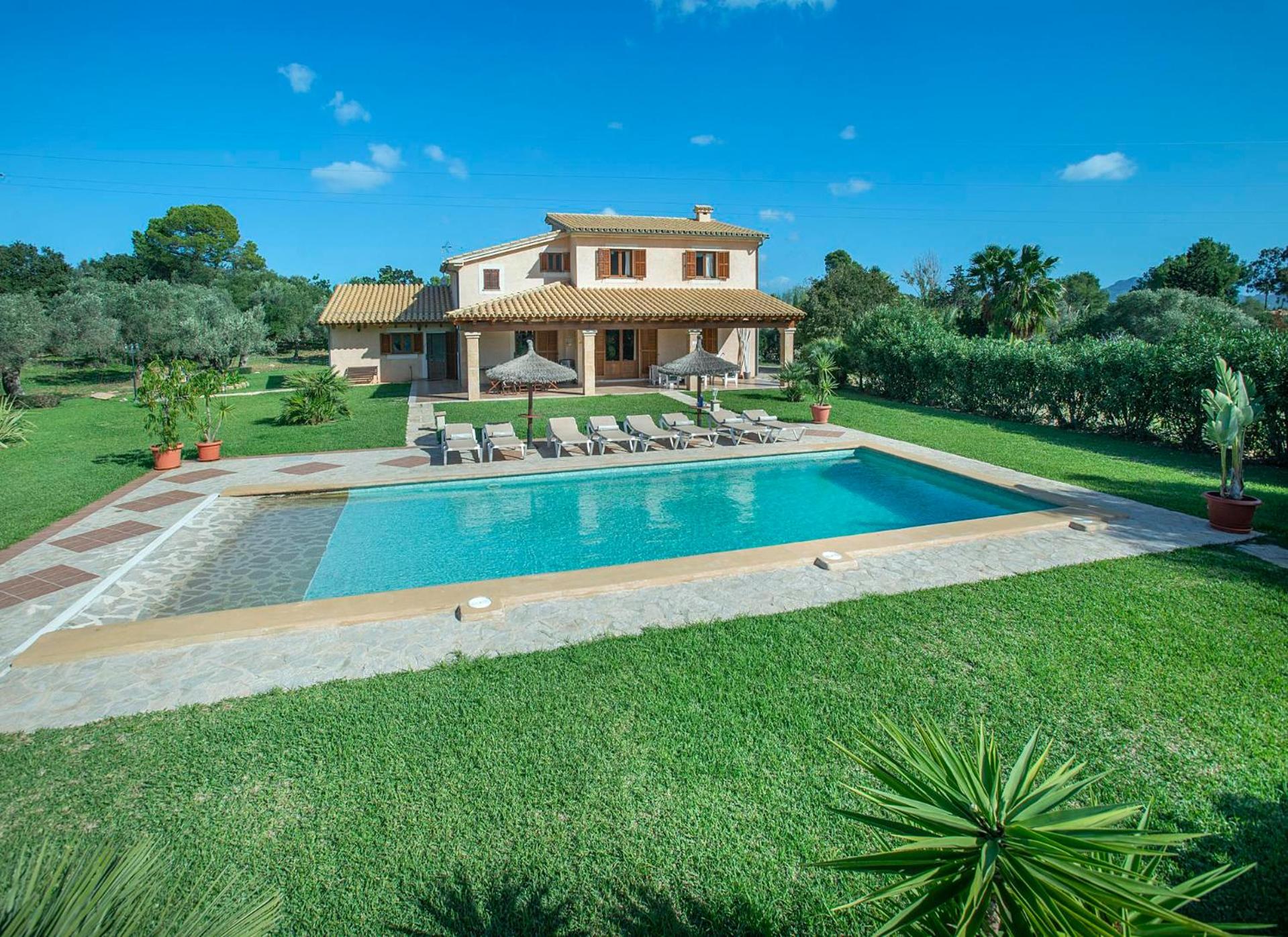 Four-Bedroom Villa photo 3