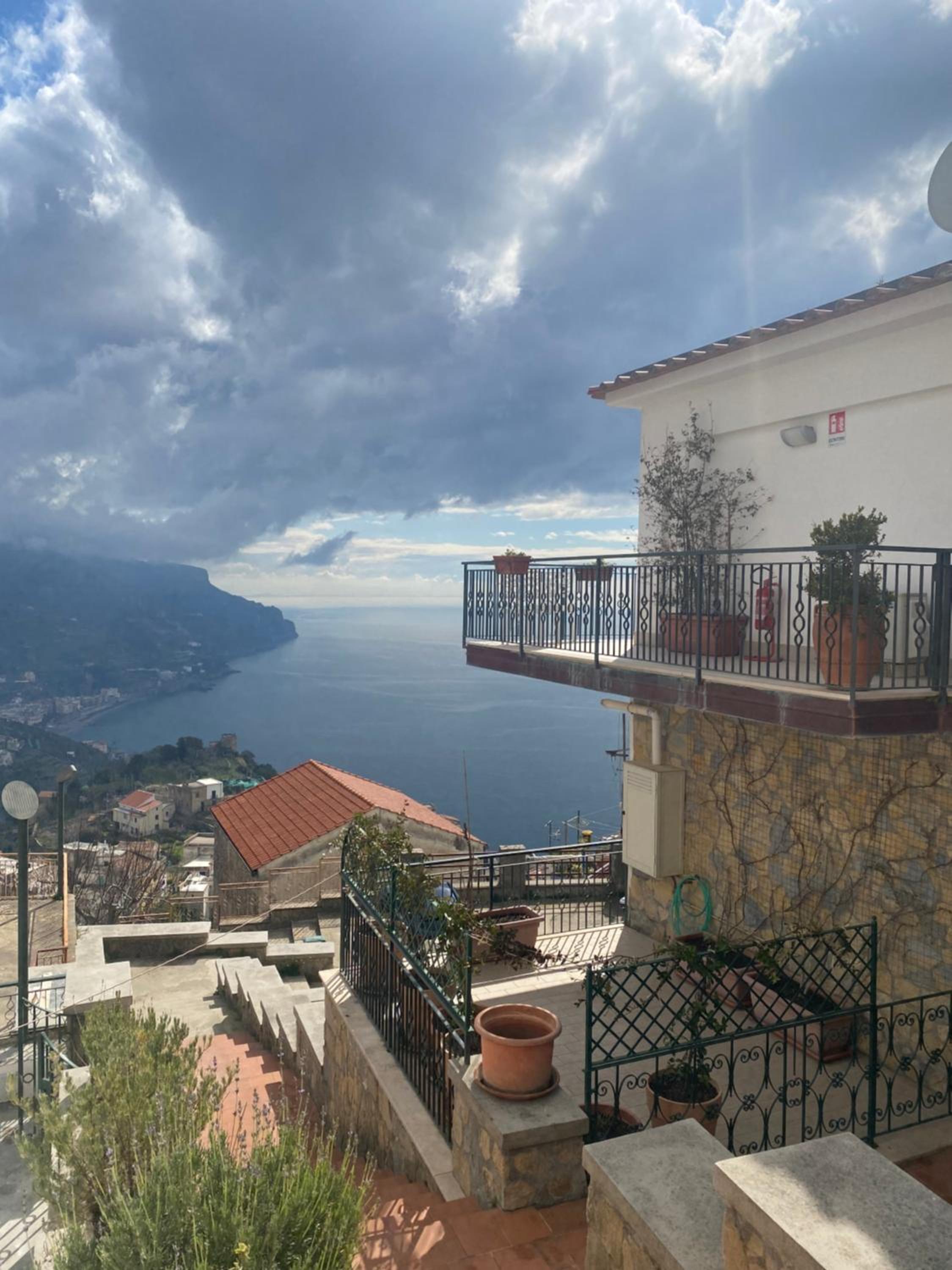 One-Bedroom Apartment with Sea View - Photo 4