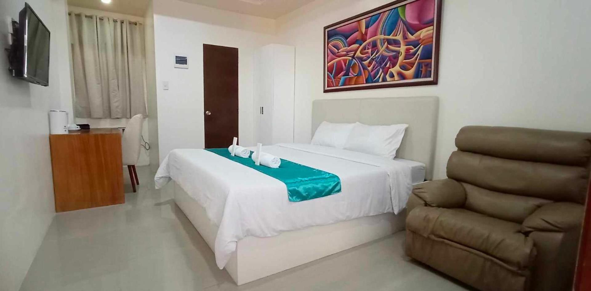 Deluxe King Suite photo 1