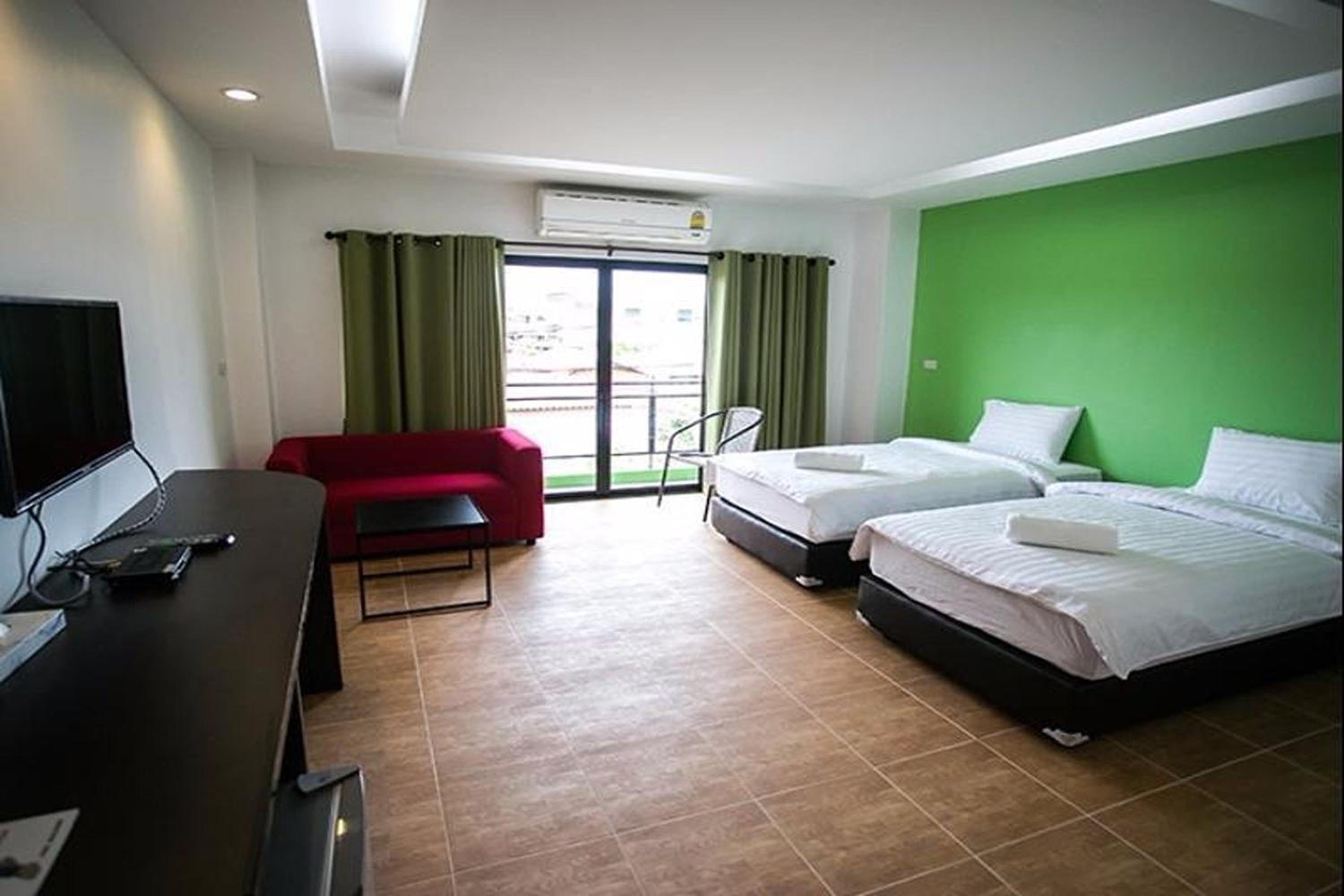 Deluxe Double Room - Photo 11
