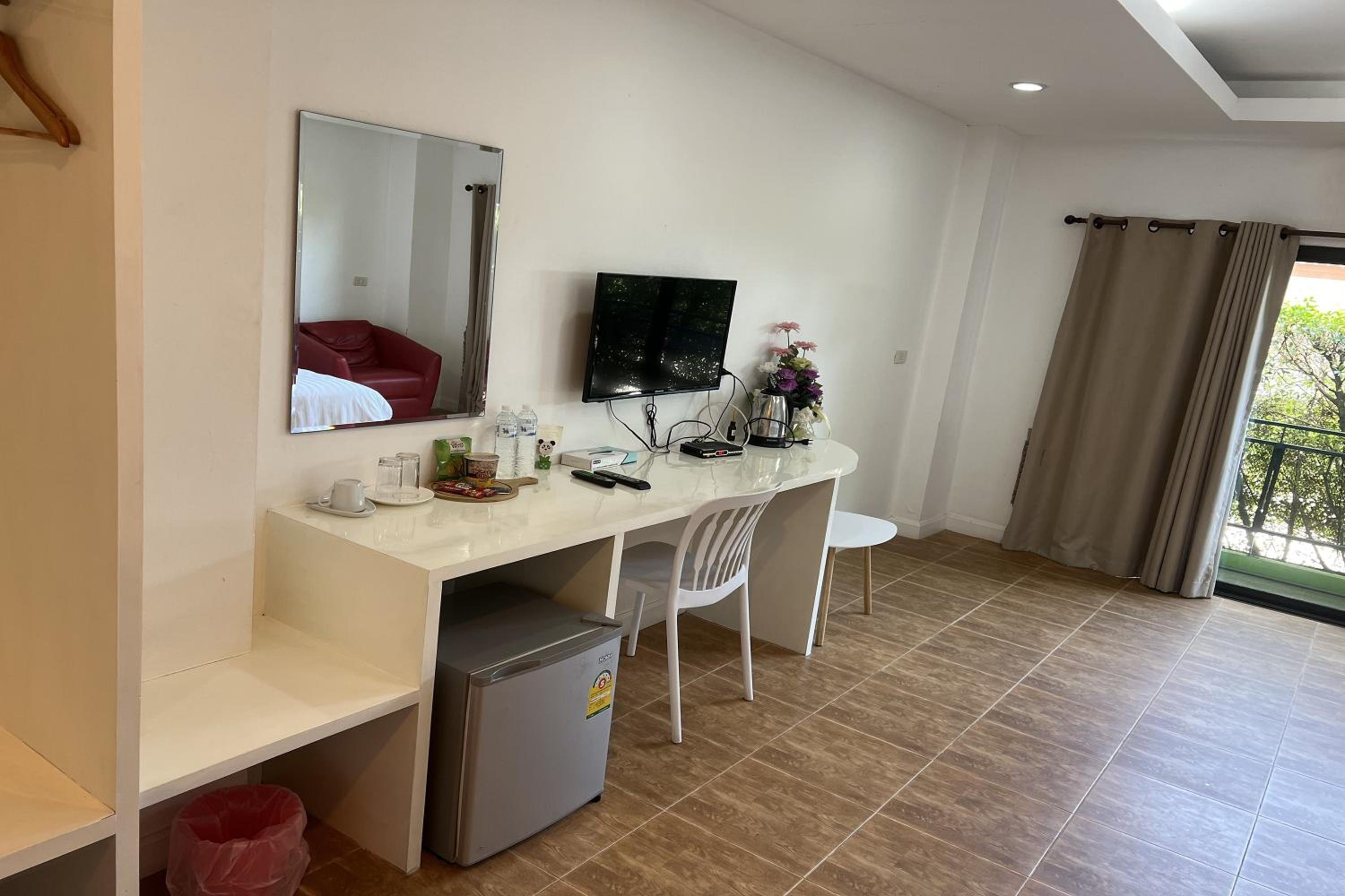 Deluxe Double Room - Photo 12