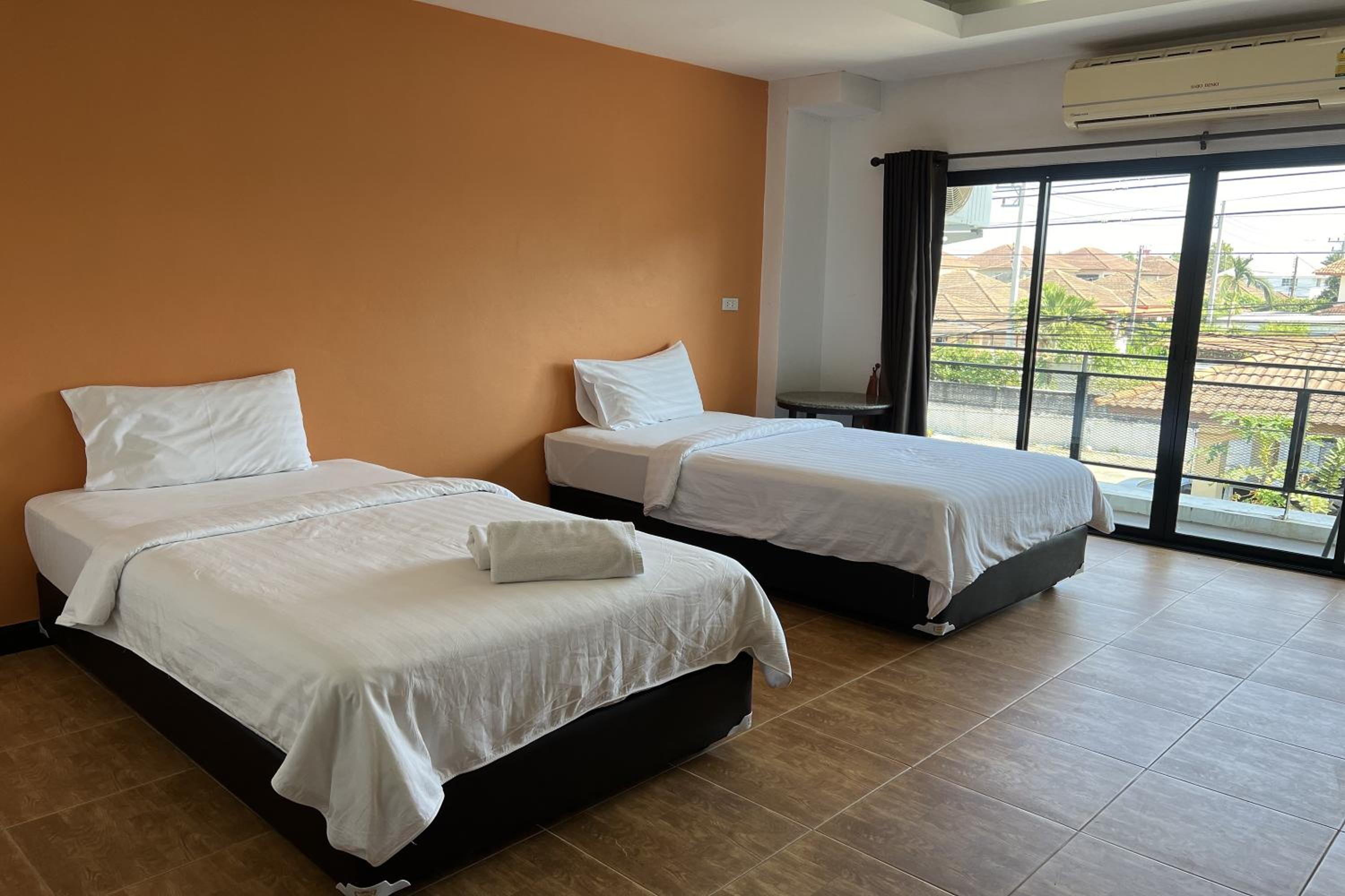 Deluxe Twin Room - Photo 1
