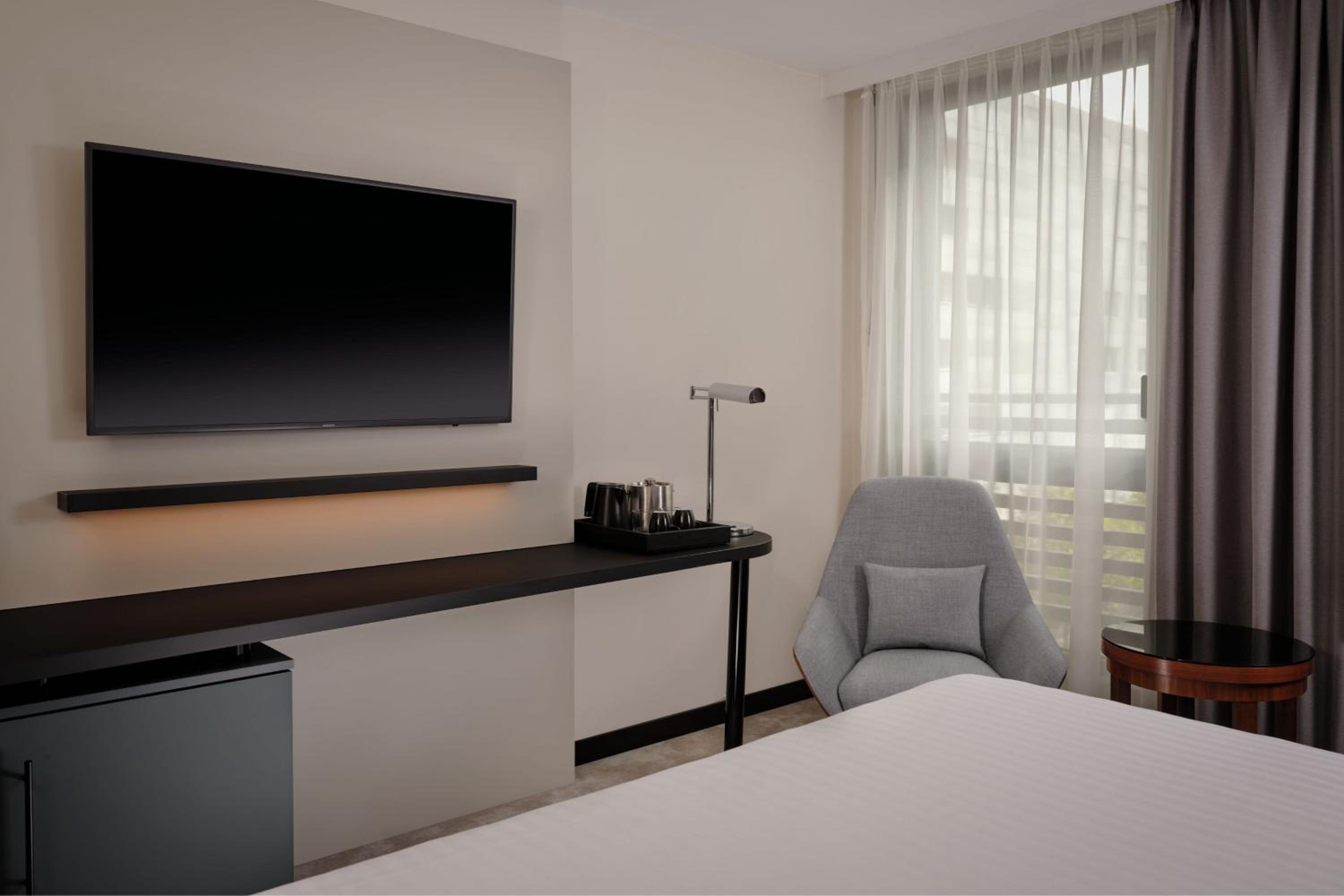 Deluxe King Room - Photo 3