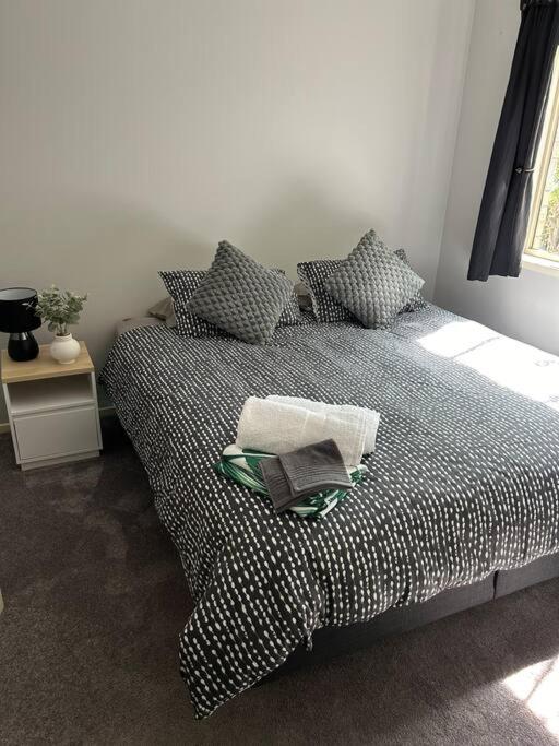 Five-Bedroom House photo 1