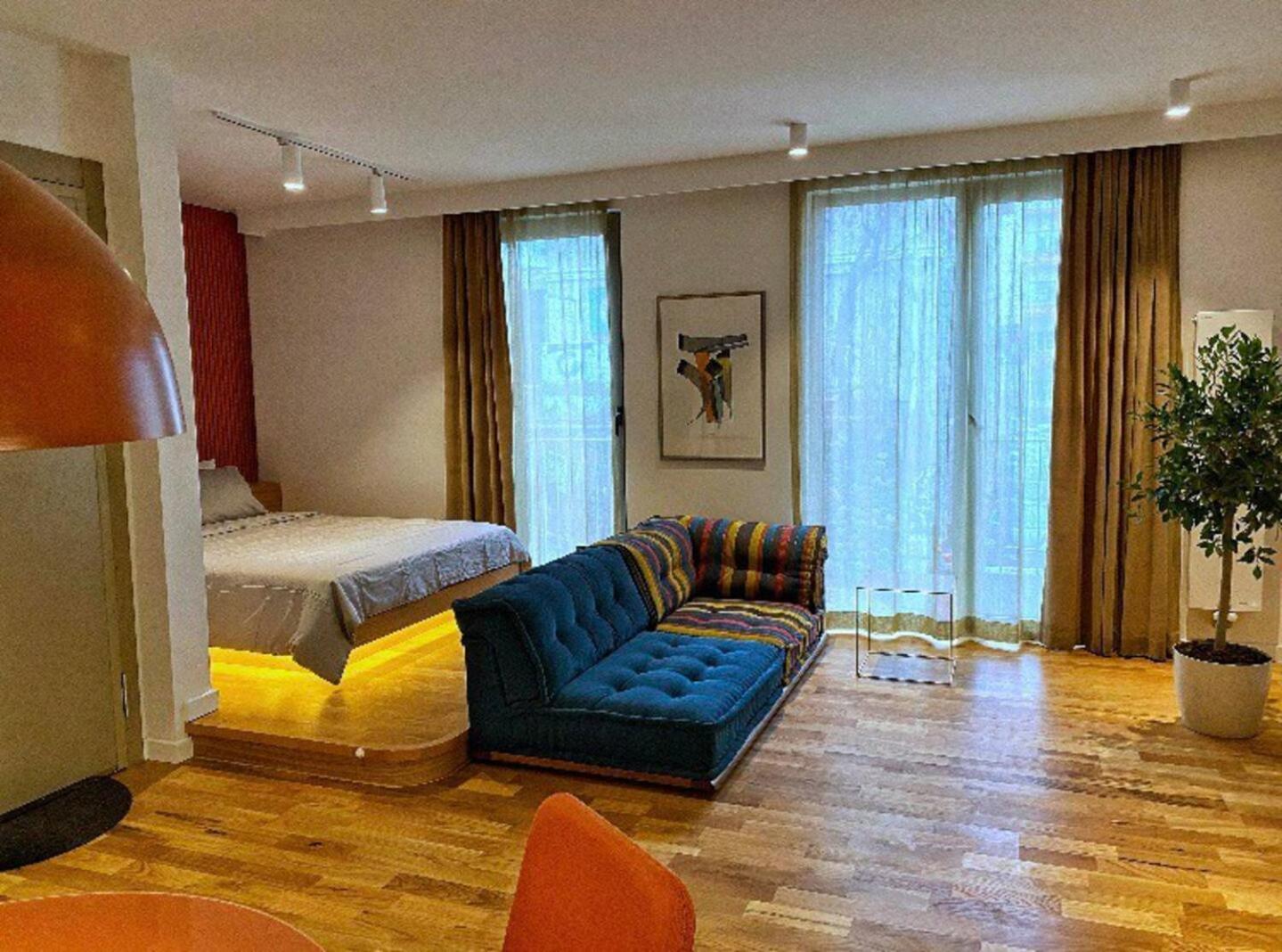 Deluxe Studio