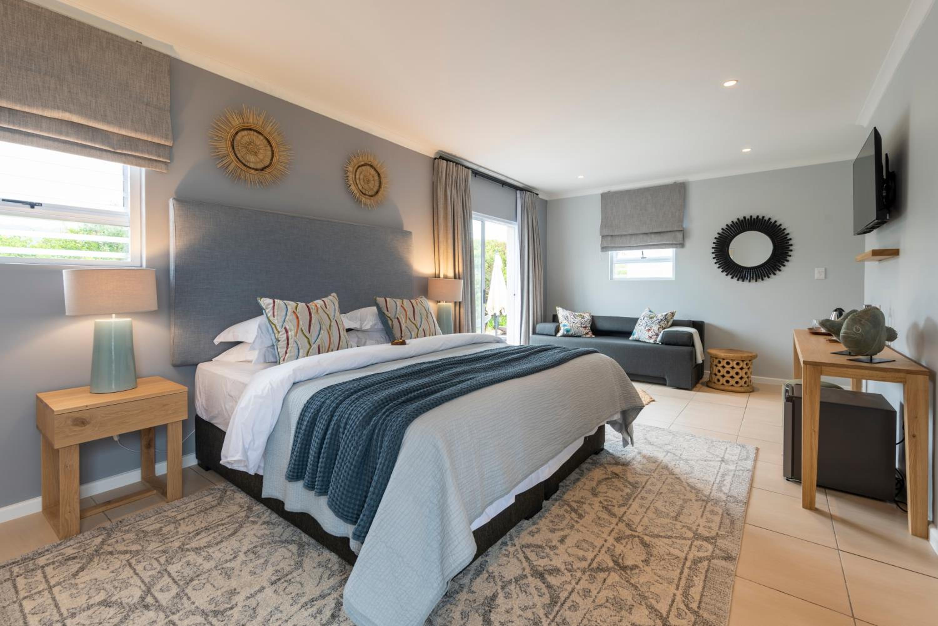 Family Room with Garden and Side Sea View - Photo 1