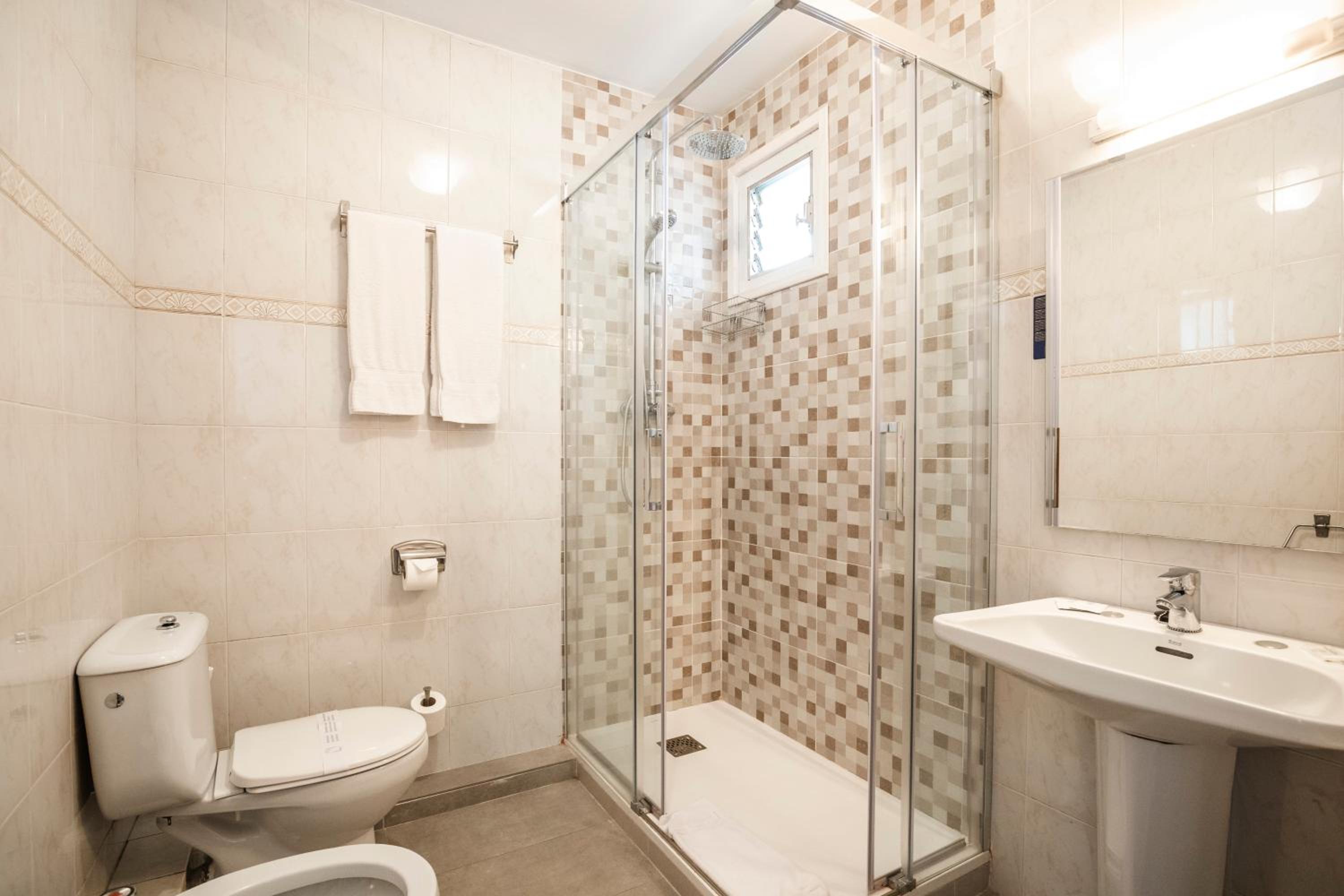 Double Room - Photo 6
