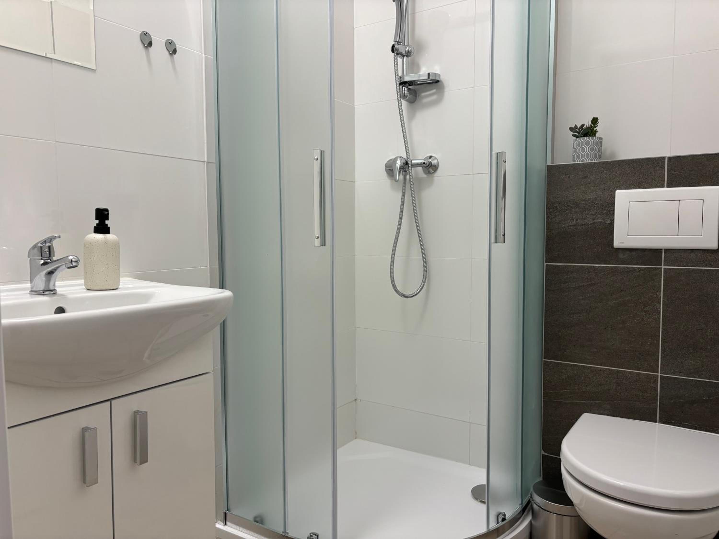 Single Room with Shared Bathroom photo 2