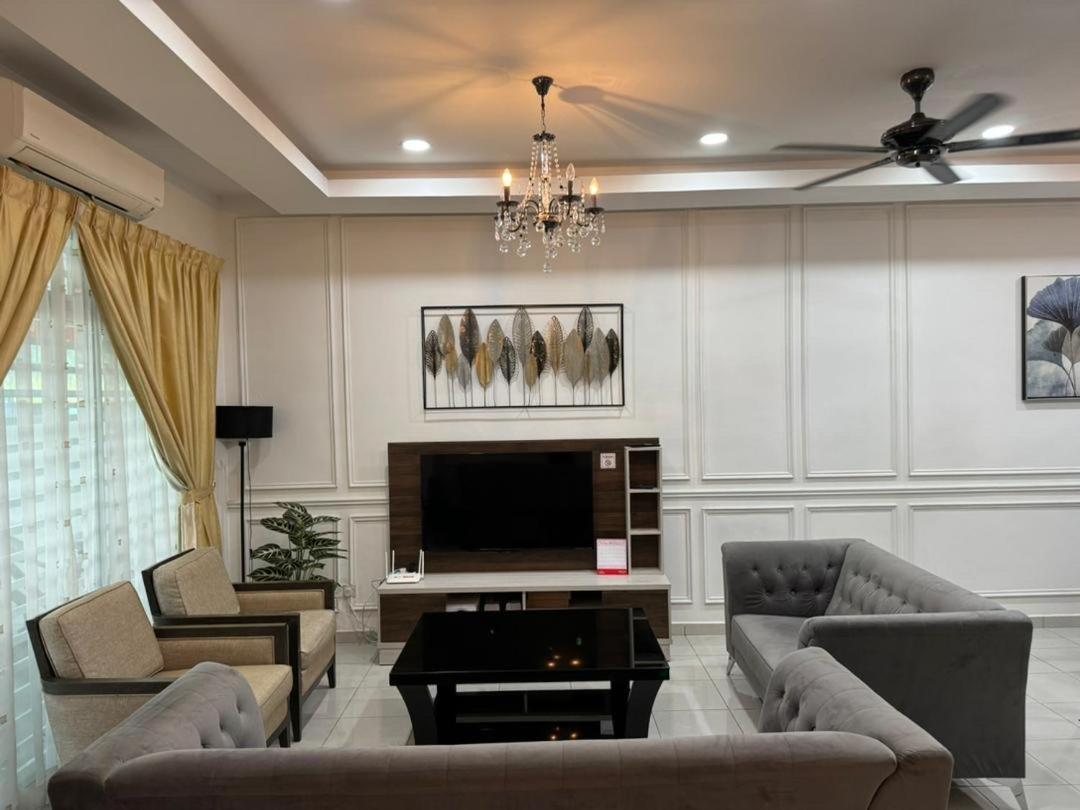 Four-Bedroom House photo 1
