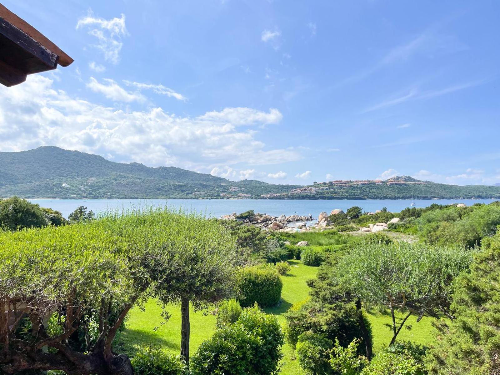 Three-Bedroom Apartment with Sea View photo 1