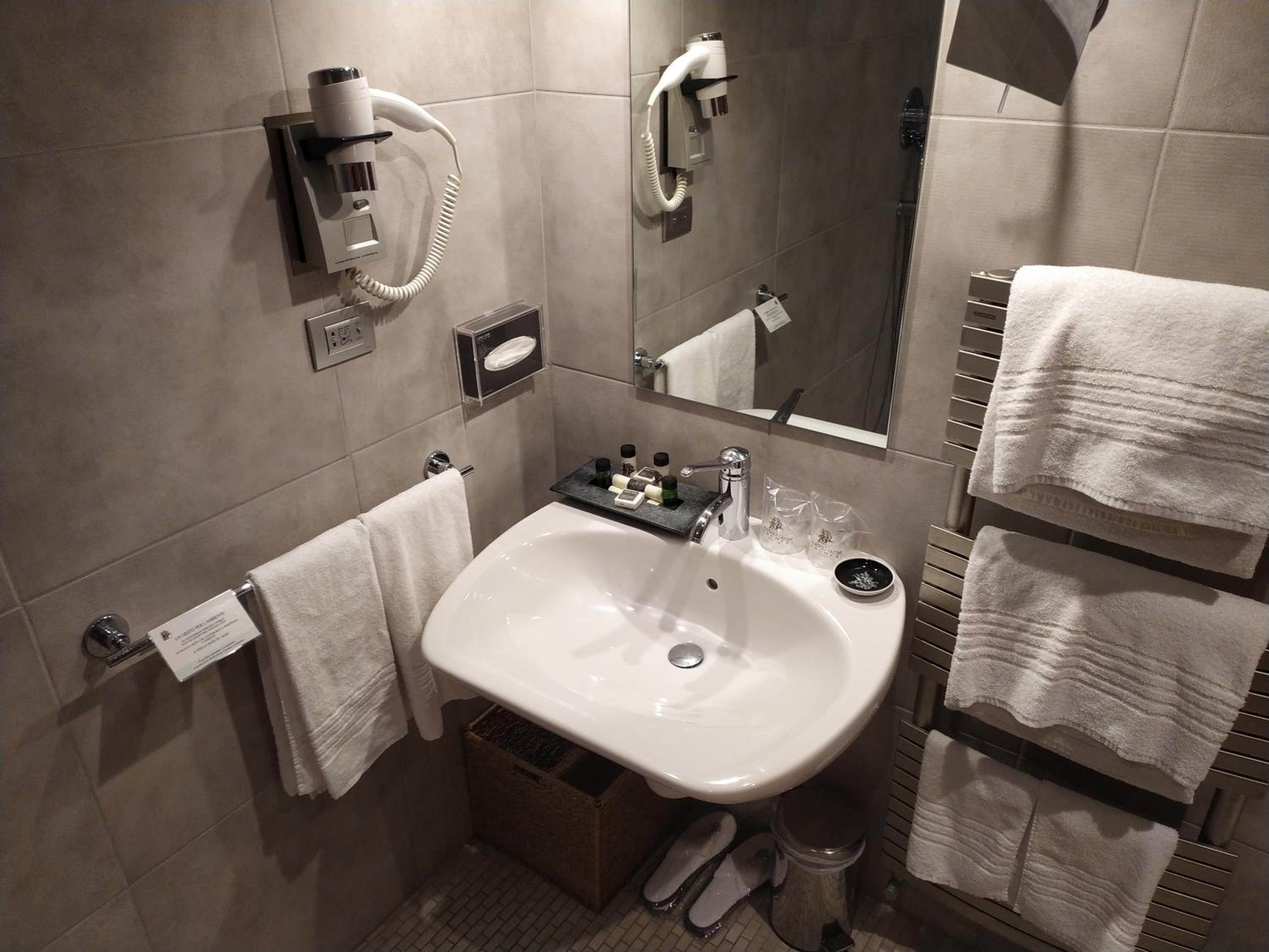 Double or Twin Room - Disability Access photo 3