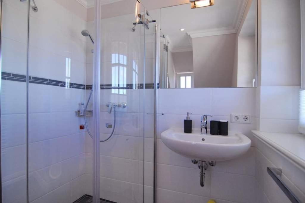 Three-Bedroom House photo 3
