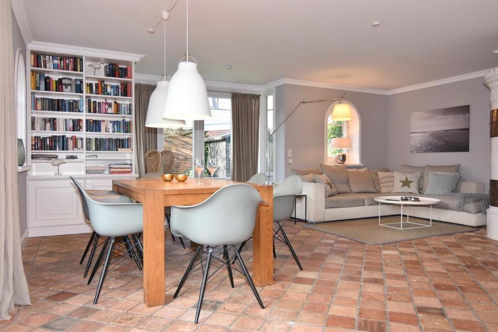 Three-Bedroom House photo 1