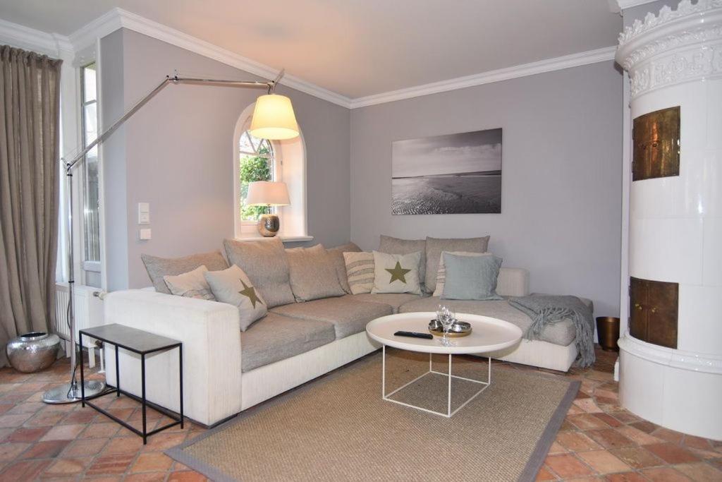 Three-Bedroom House photo 3