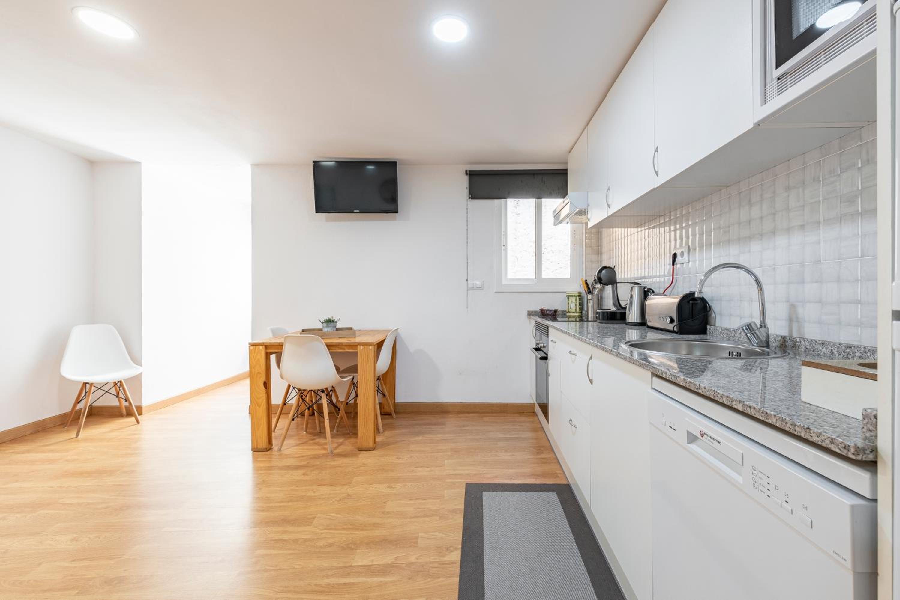 One-Bedroom Apartment (3rd floor) photo 3