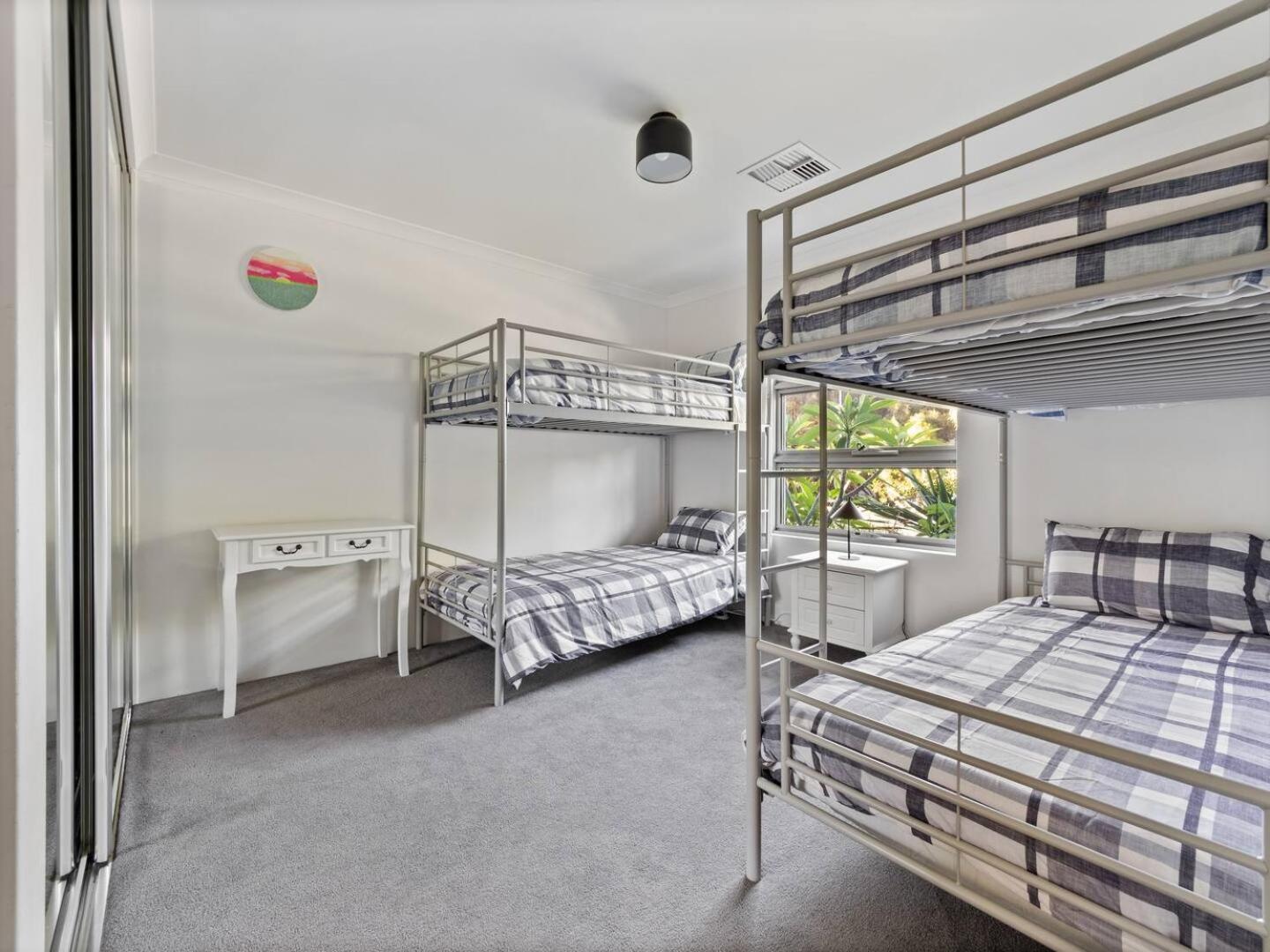 Four-Bedroom House photo 2