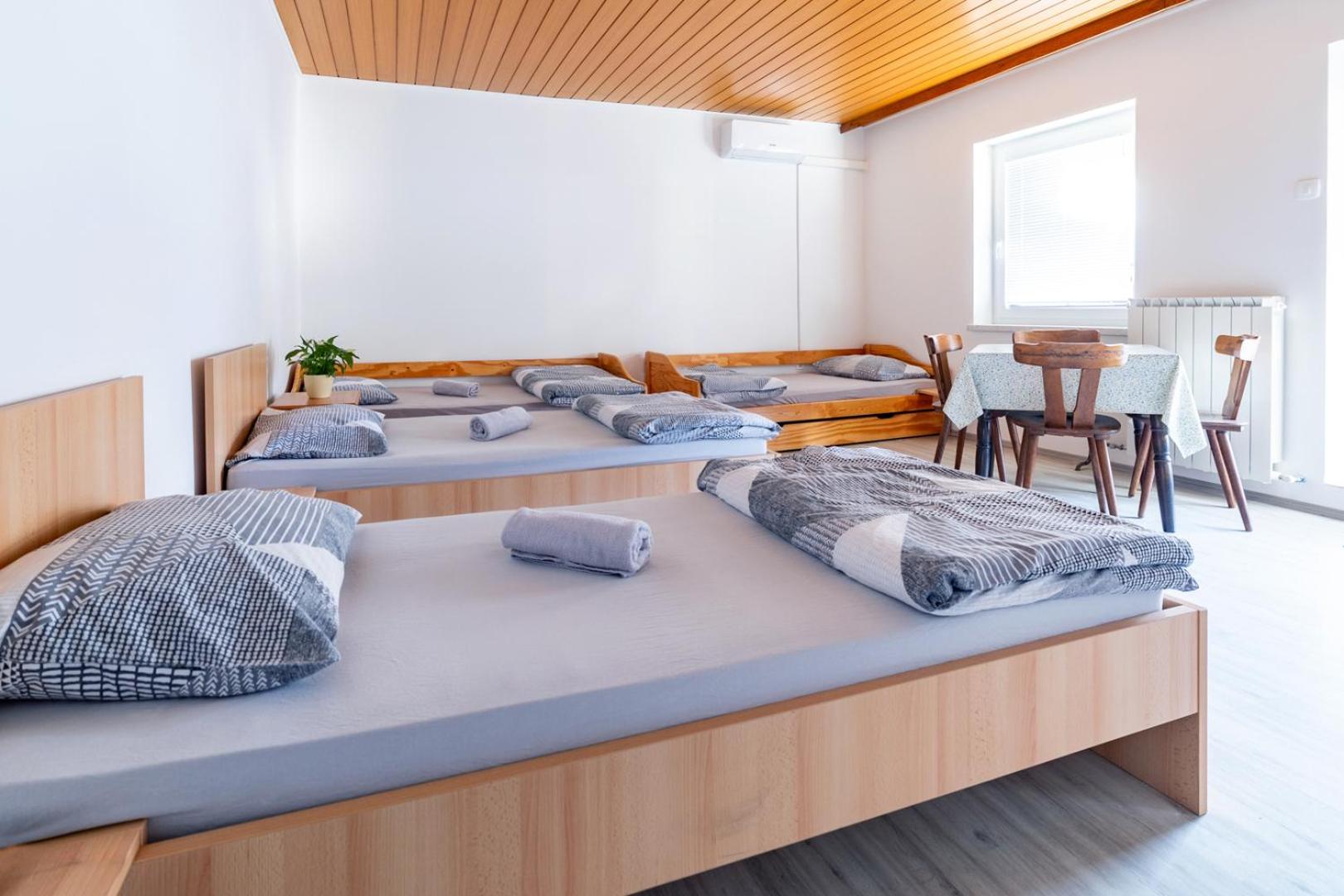 Quadruple Room with Private Bathroom photo 3