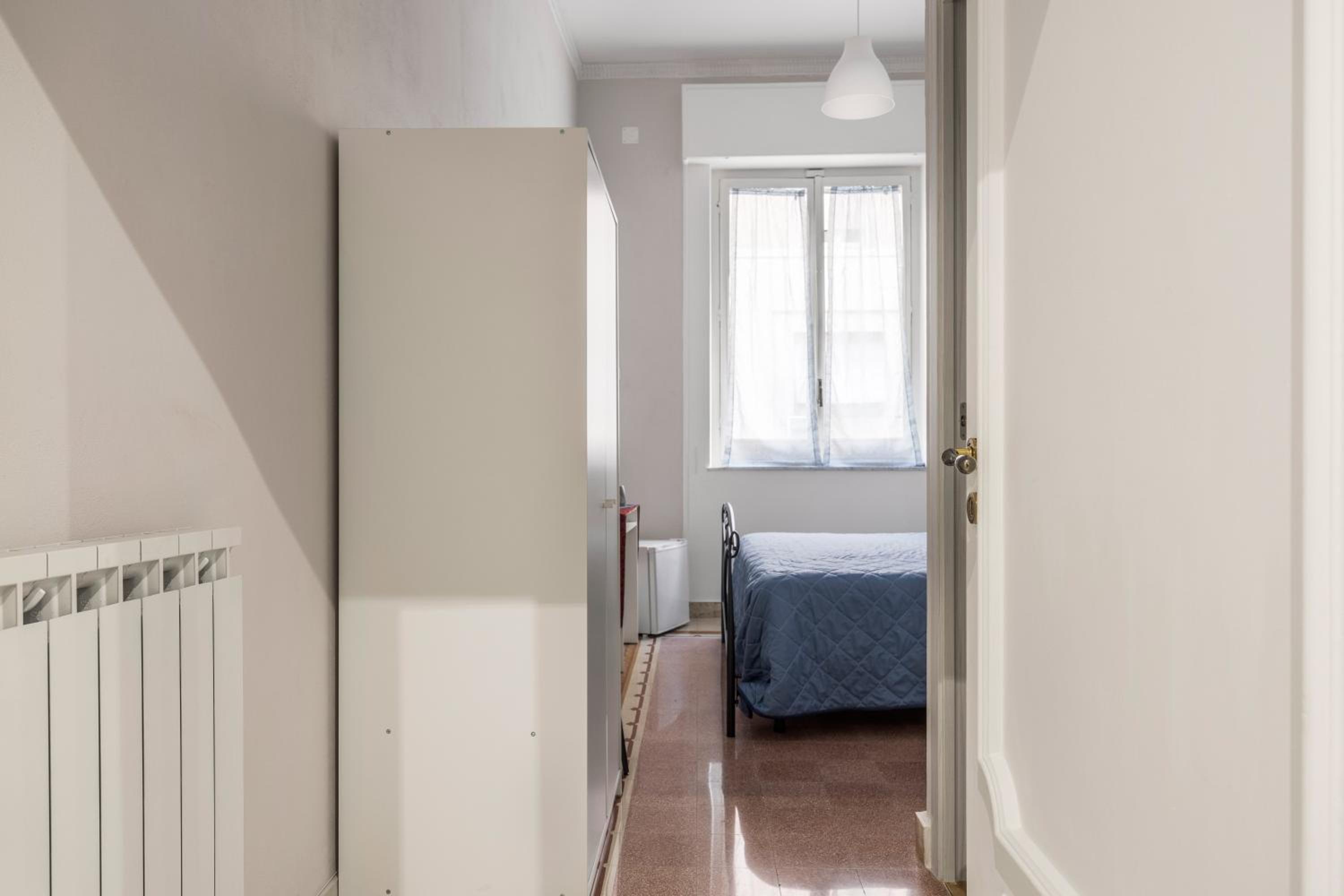Double Room with Private Bathroom - Photo 5