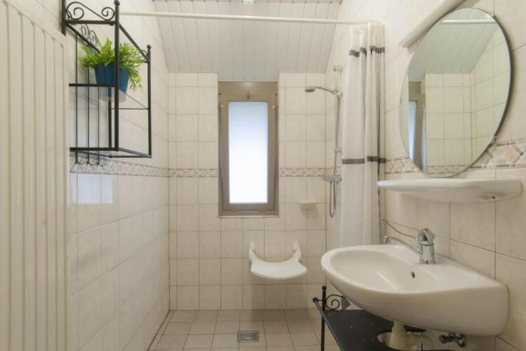 Three-Bedroom House photo 3