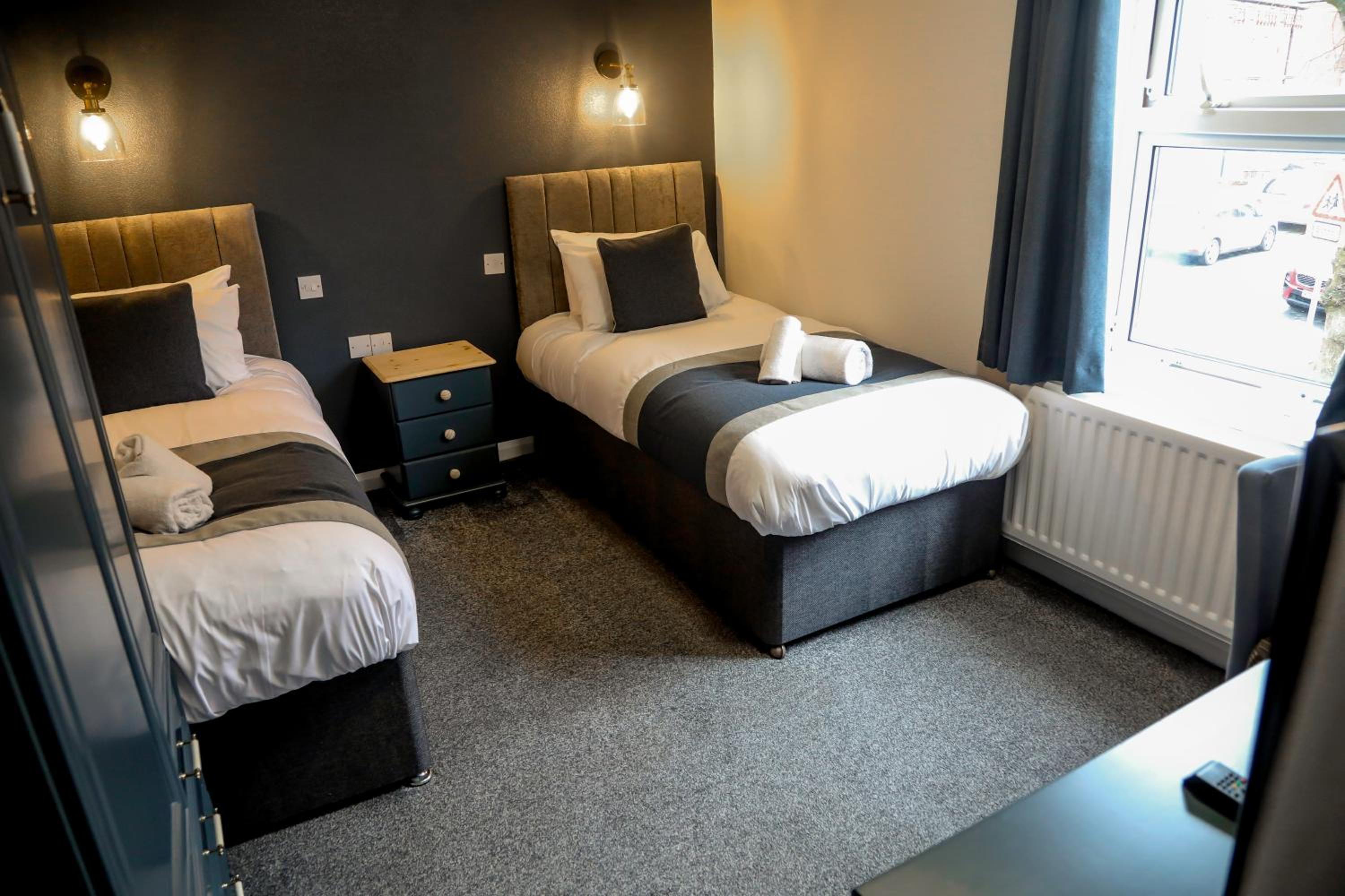Twin Room - Photo 3