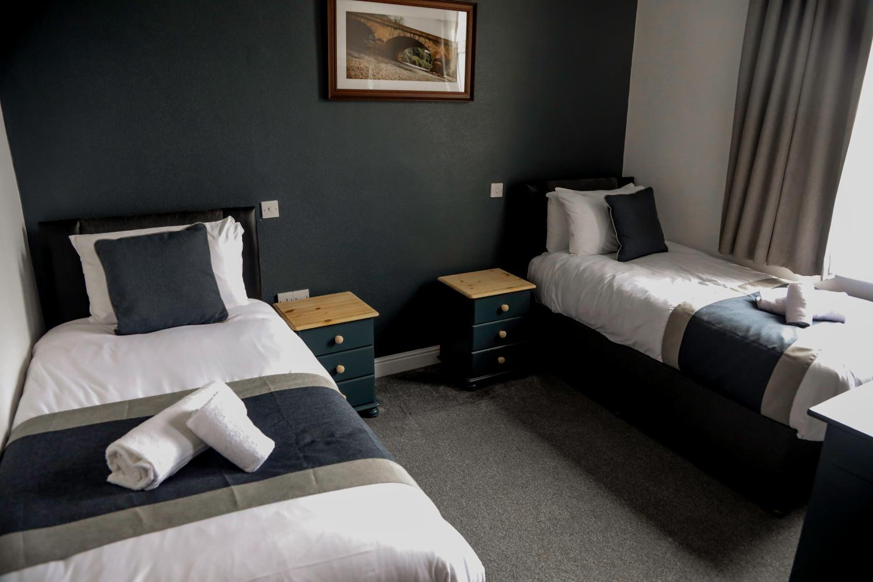 Twin Room - Photo 2