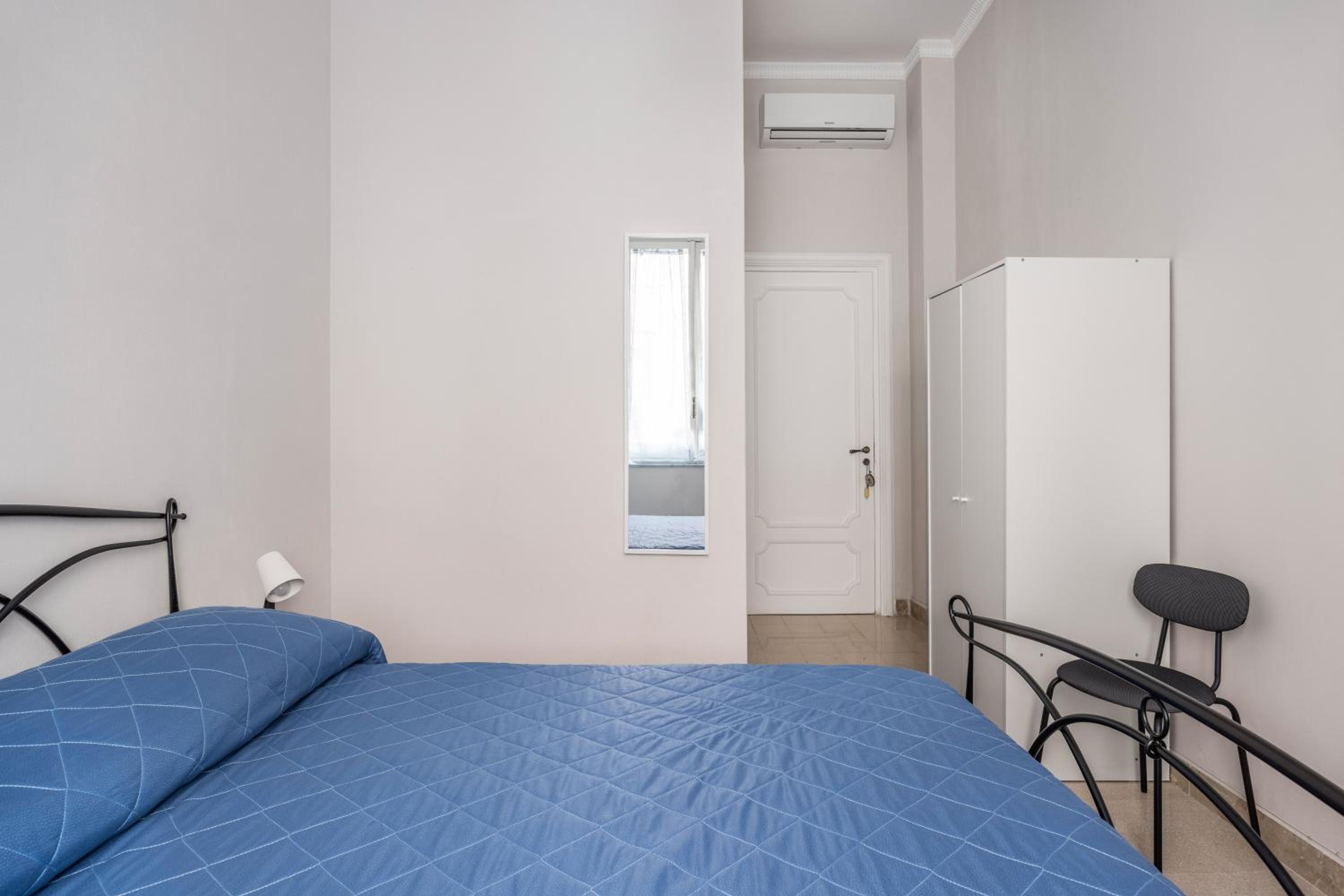 Double Room with Private Bathroom - Photo 11