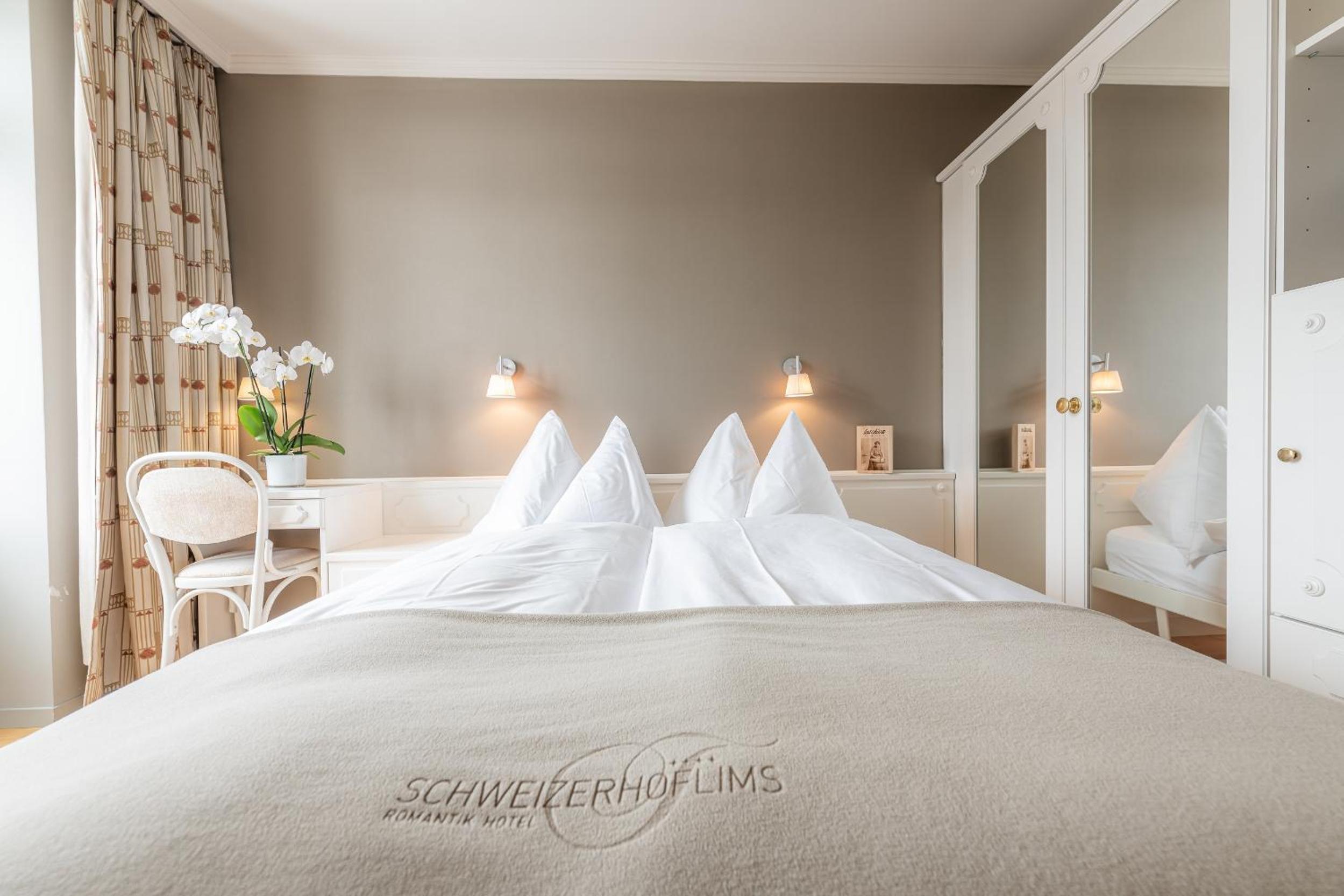 Double Room with Queen Bed - Photo 5