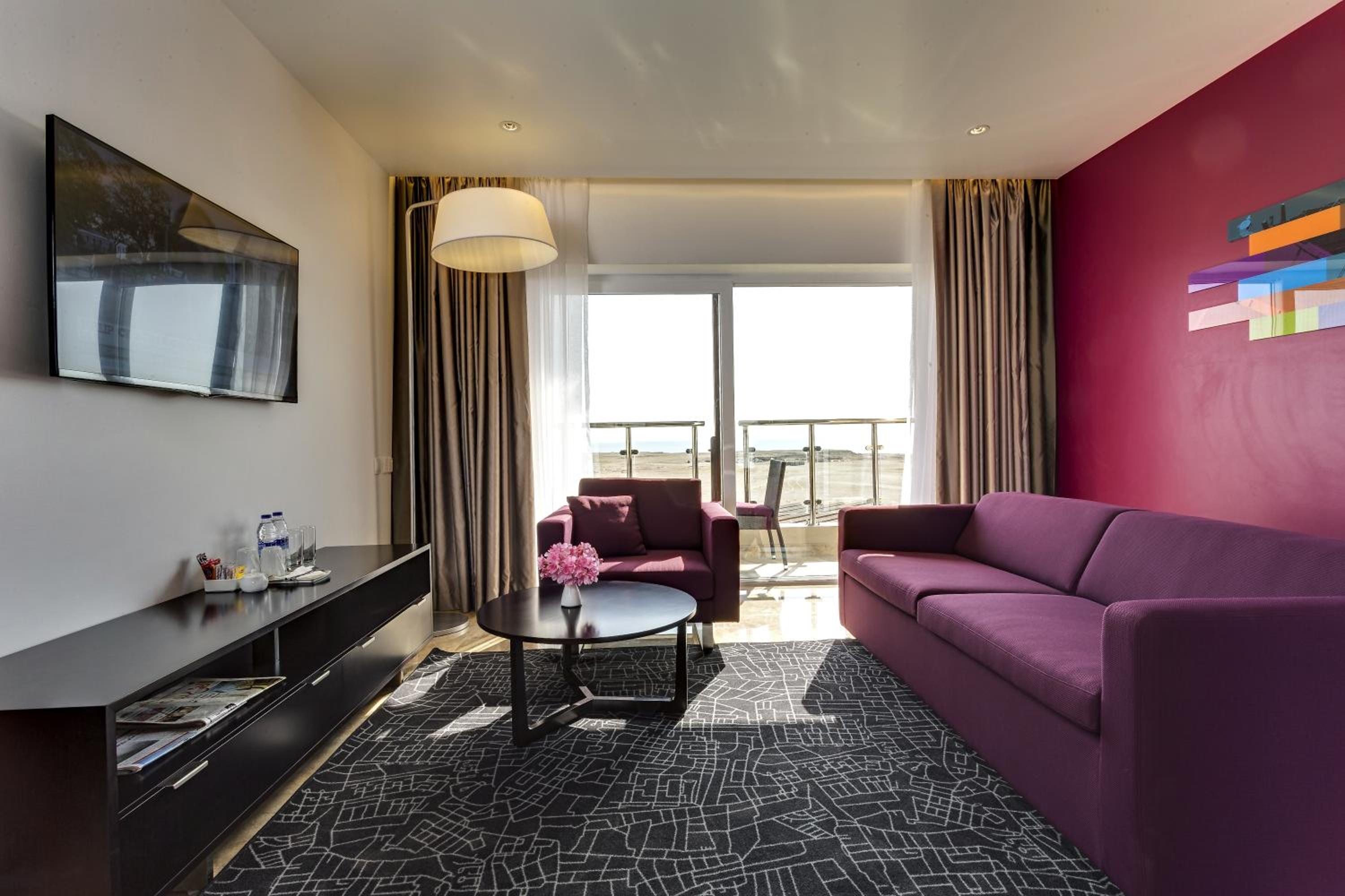 One-Bedroom Apartment with Terrace and Sea View