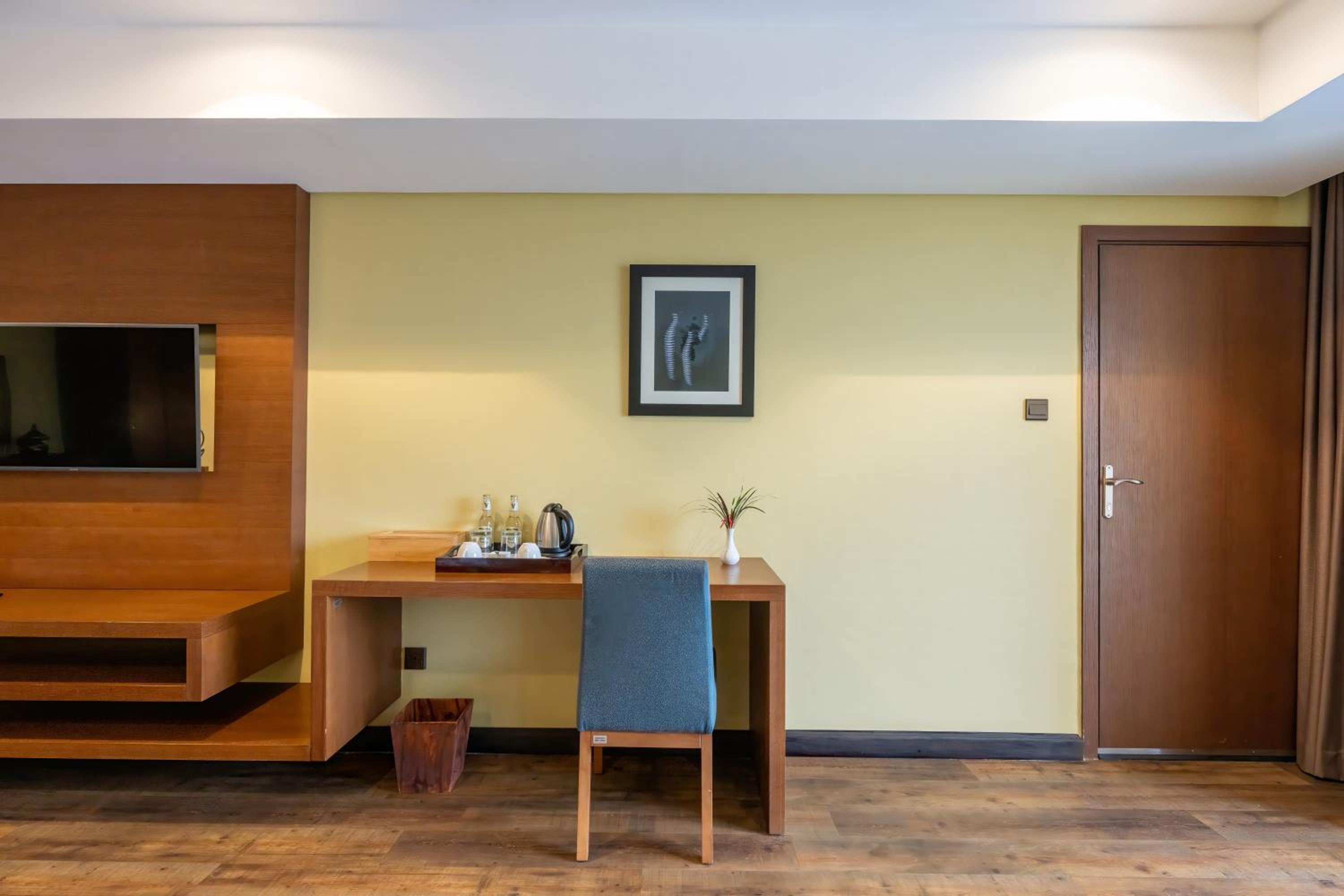Deluxe Suite - Photo 3