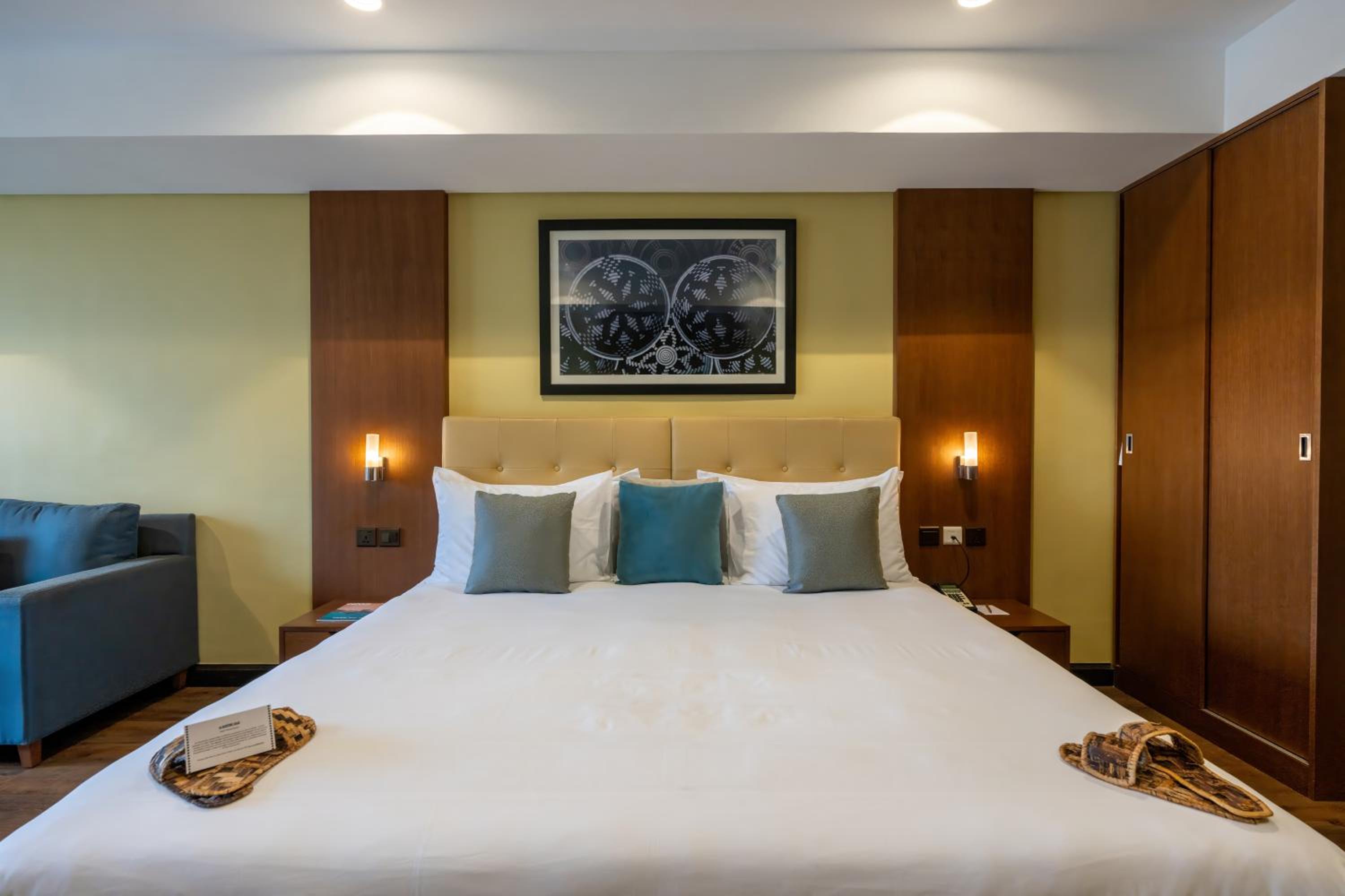 Deluxe Suite - Photo 2