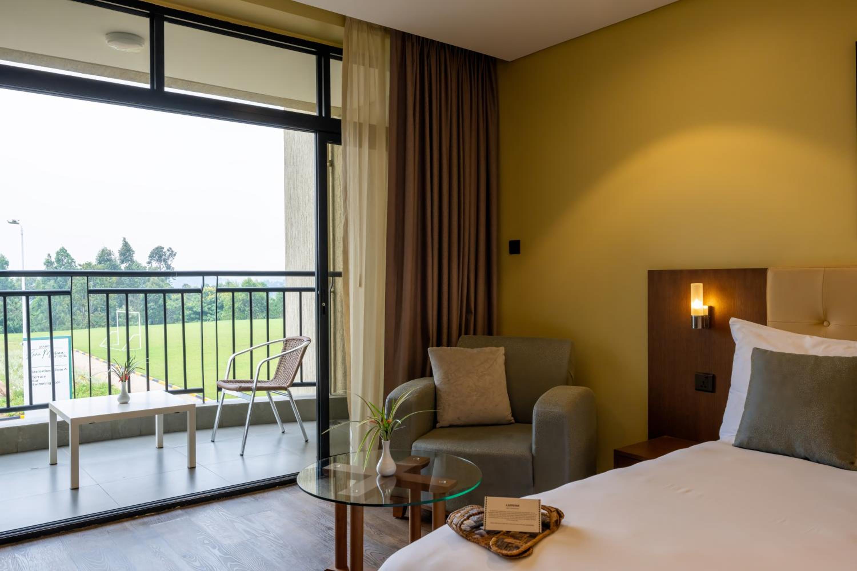 Standard Room with Mountain View - Photo 2