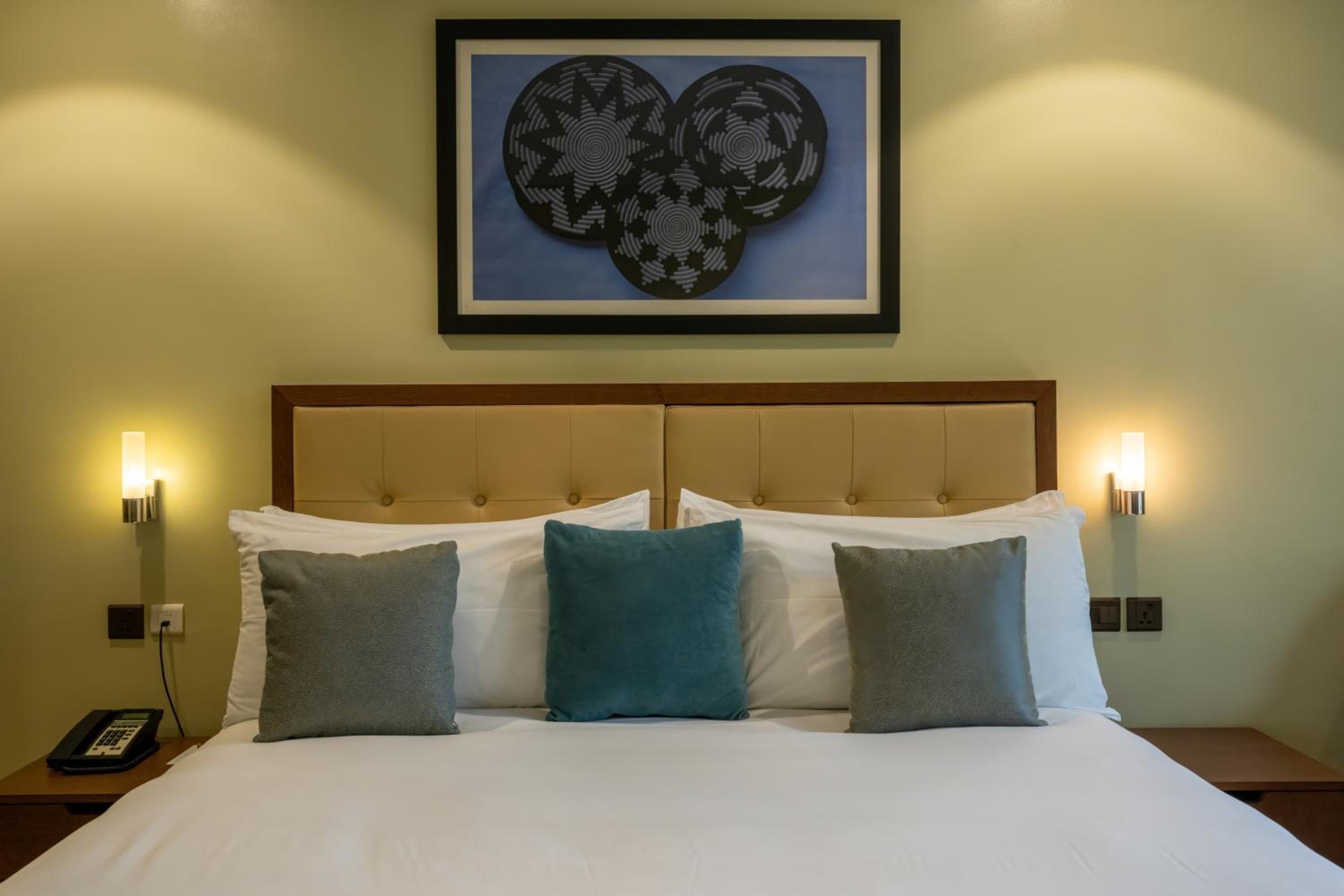 Standard Room with Lake View - Photo 9