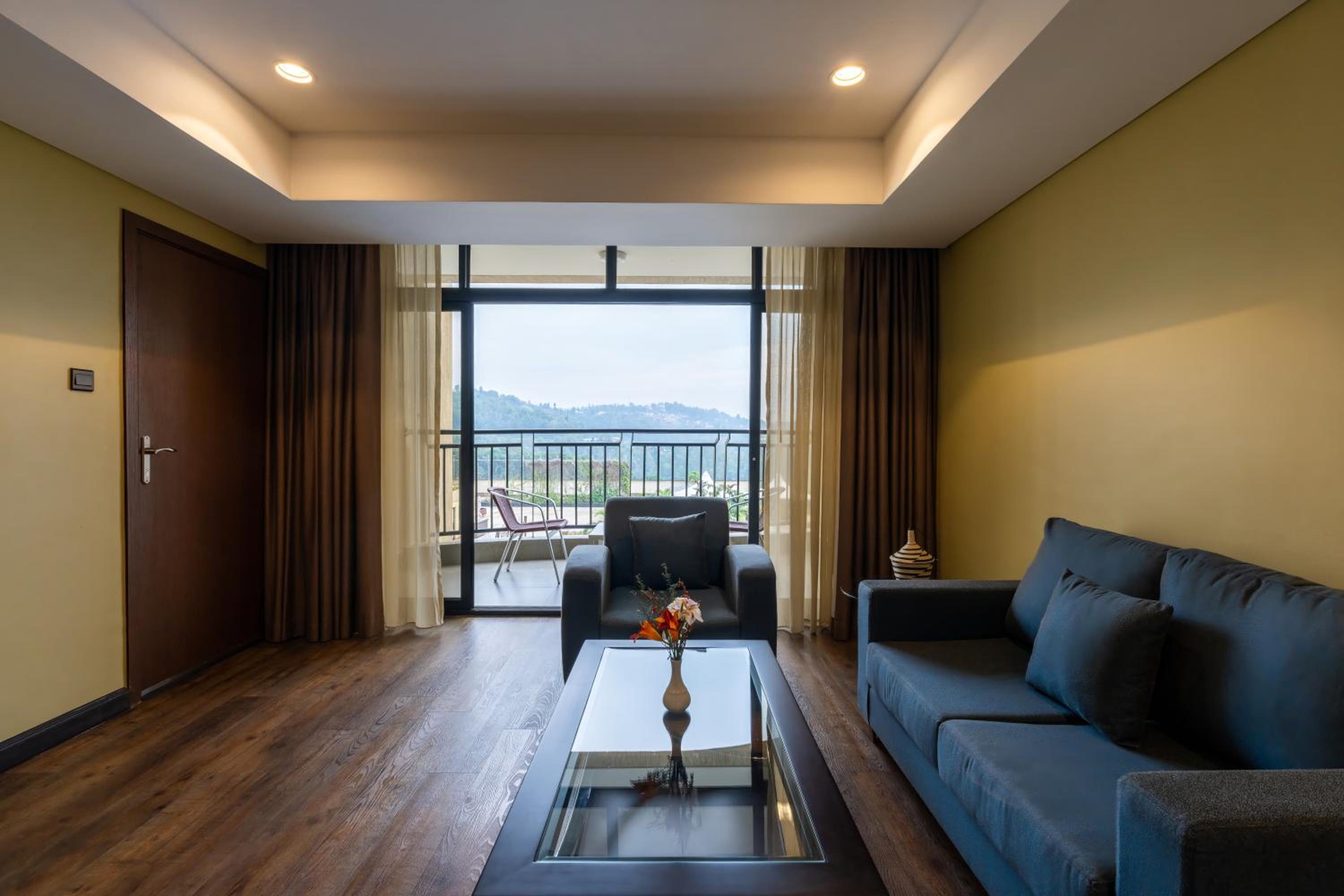 Deluxe Suite - Photo 8