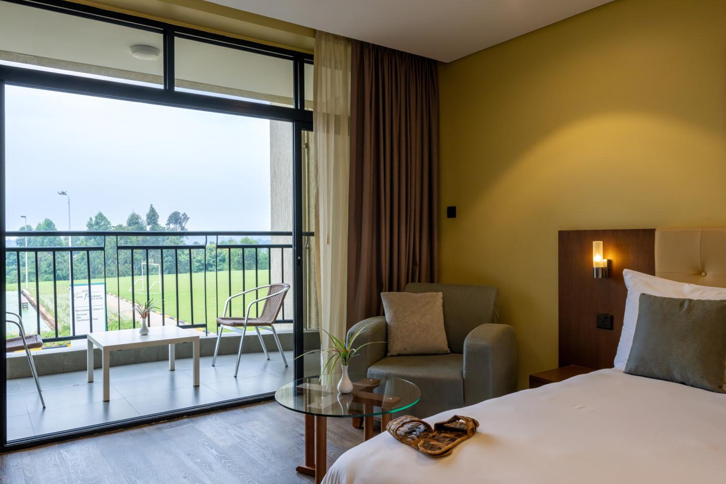 Standard Room with Mountain View - Photo 4