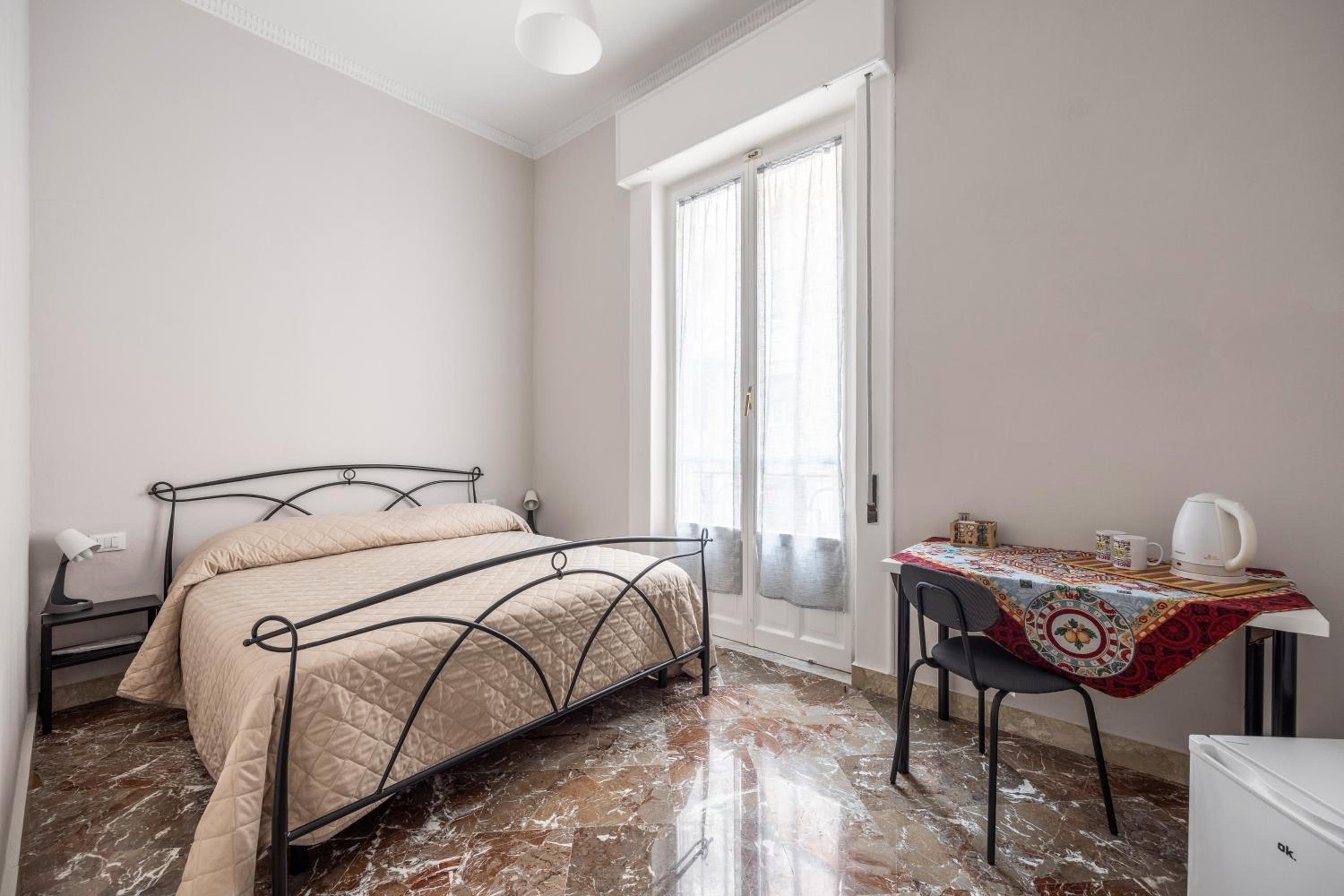 King Room with Balcony - Photo 2