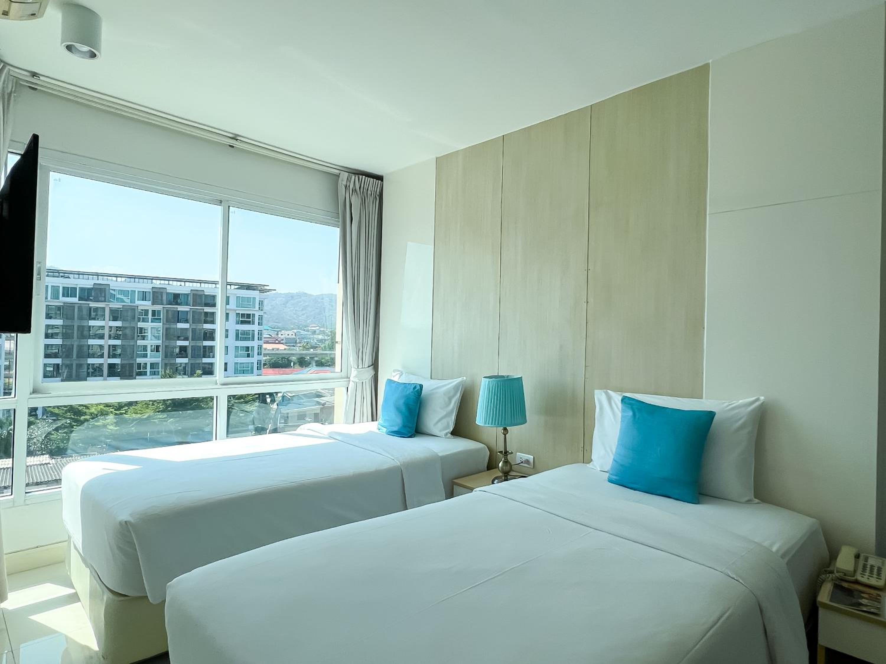 Deluxe Twin Room photo 2