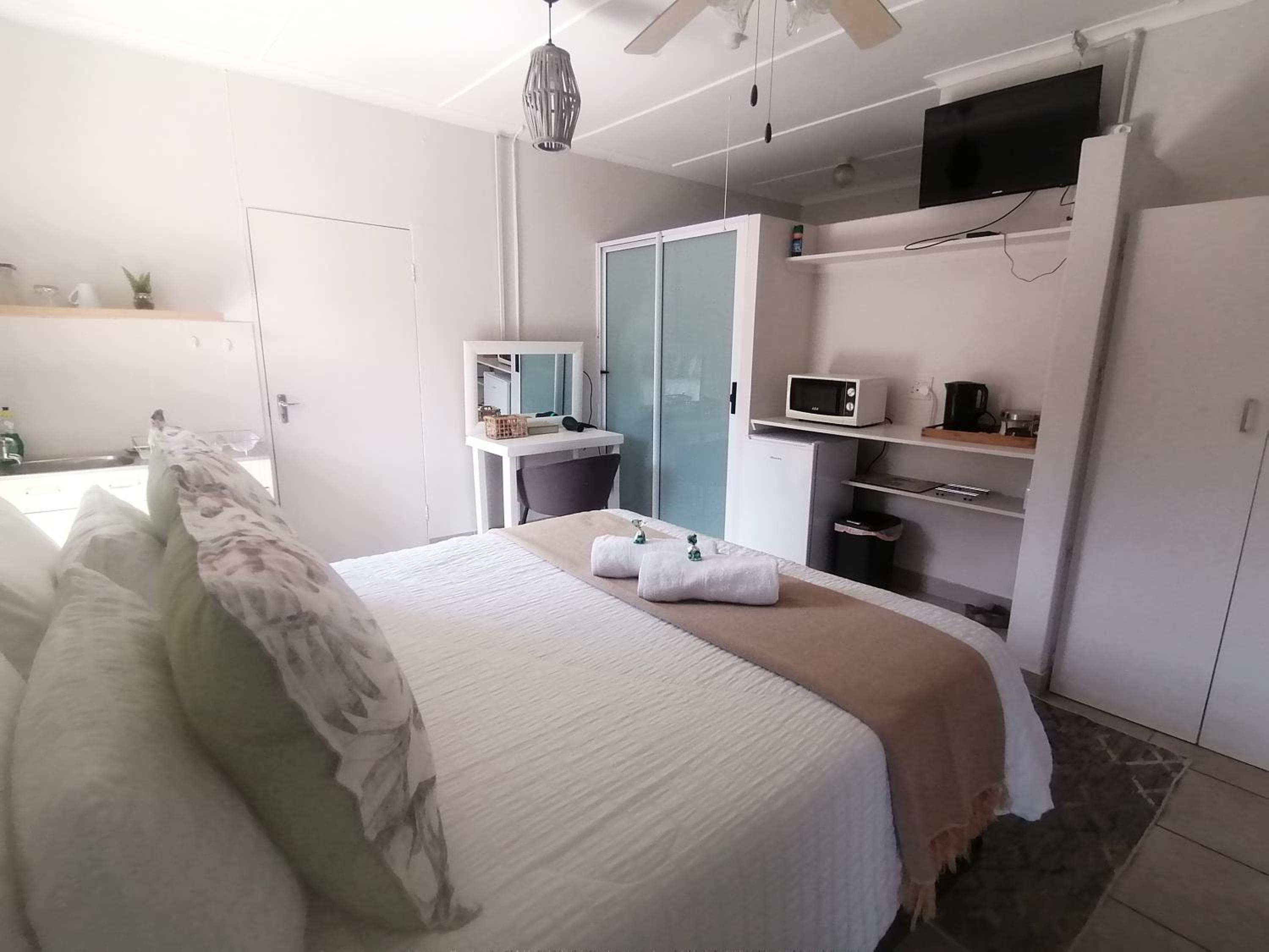 Quadruple Room with Bathroom - Photo 3