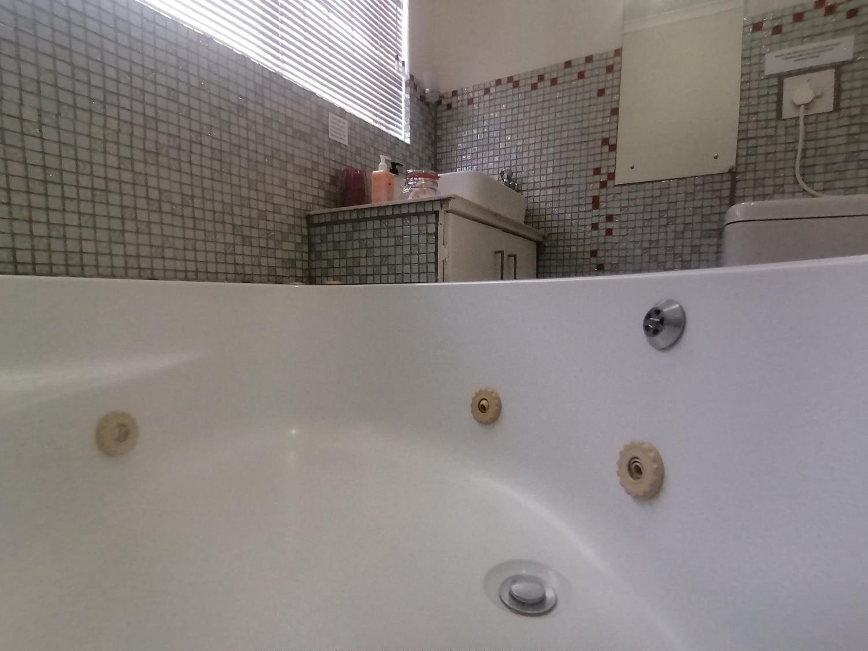 Quadruple Room with Bathroom - Photo 12