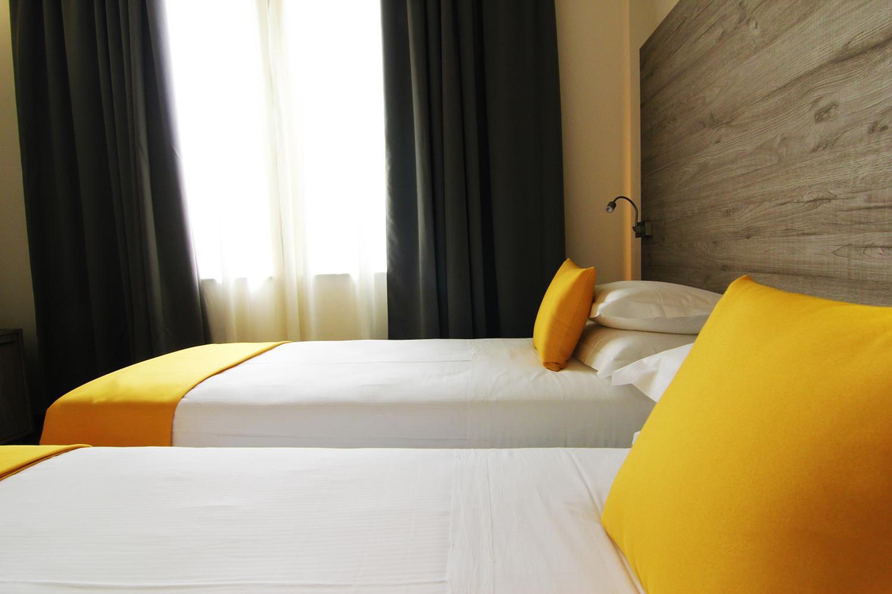 Double or Twin Room thumbnail 5