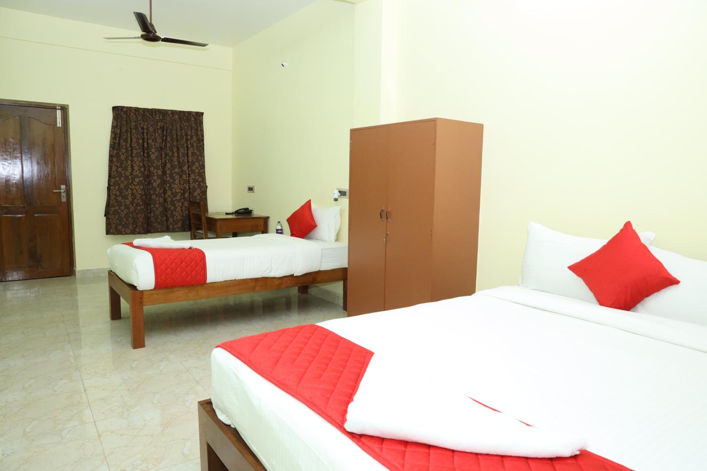 Triple Room With Balcony - Photo 2