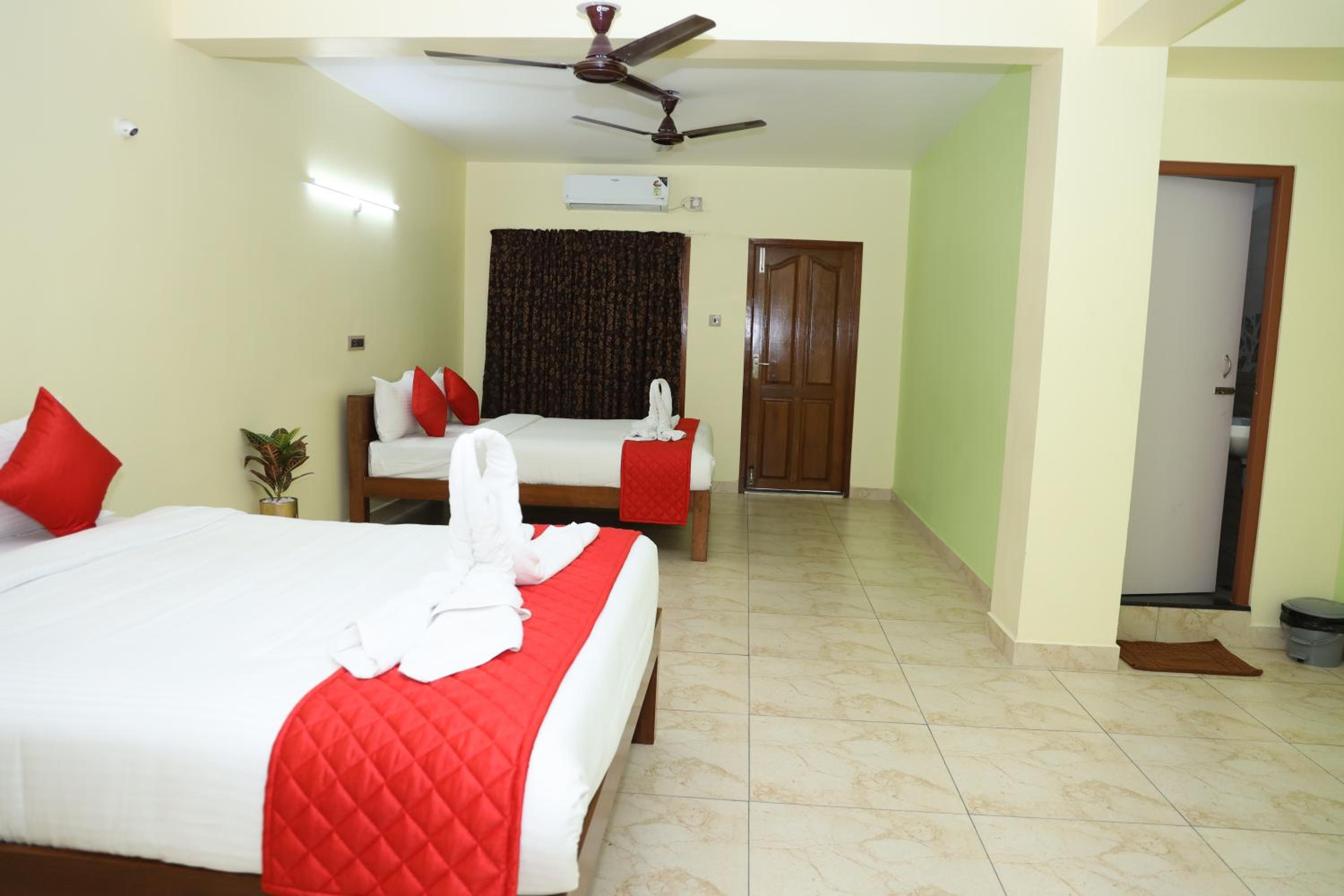 Family Room With Balcony - Photo 1