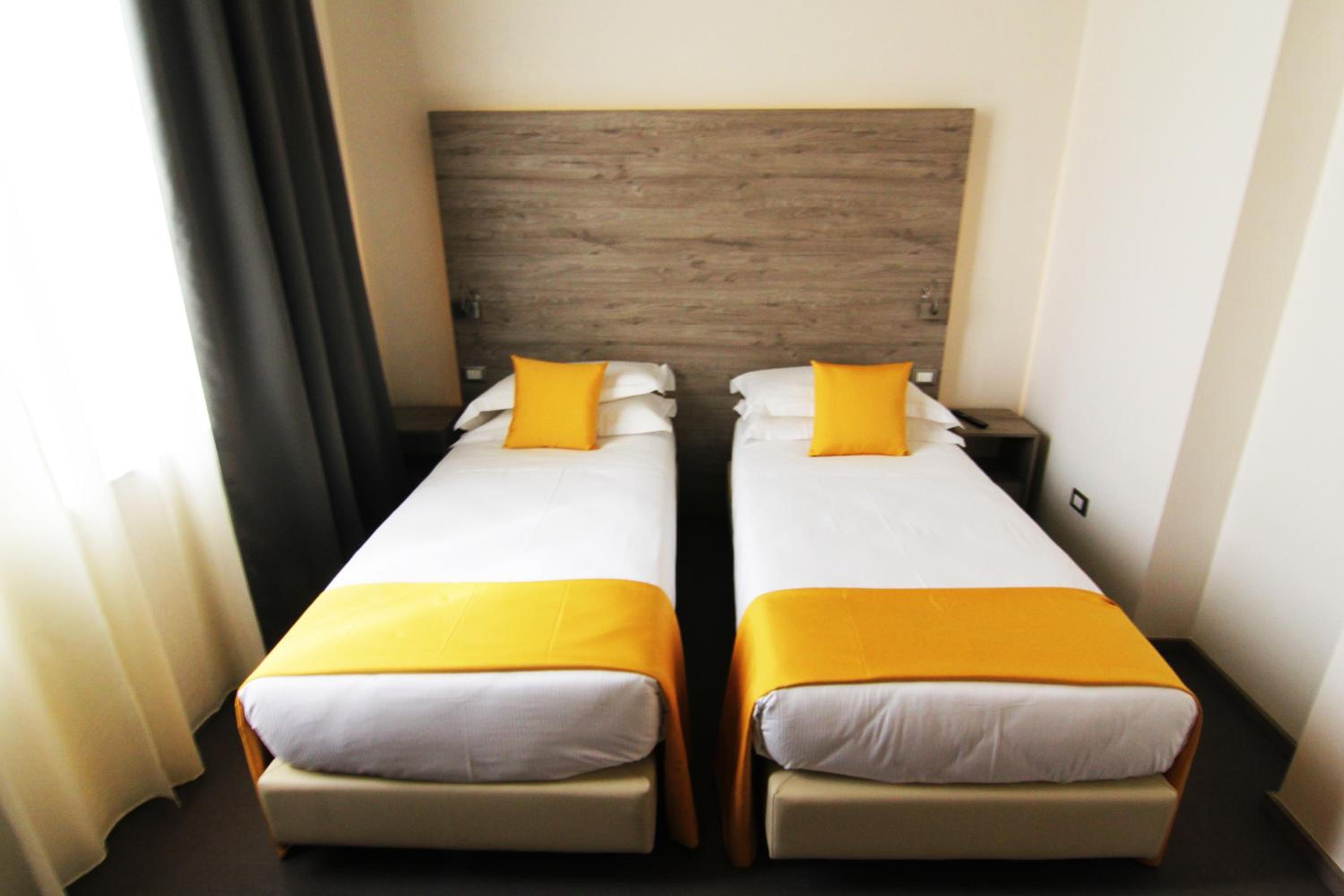 Double or Twin Room thumbnail 6