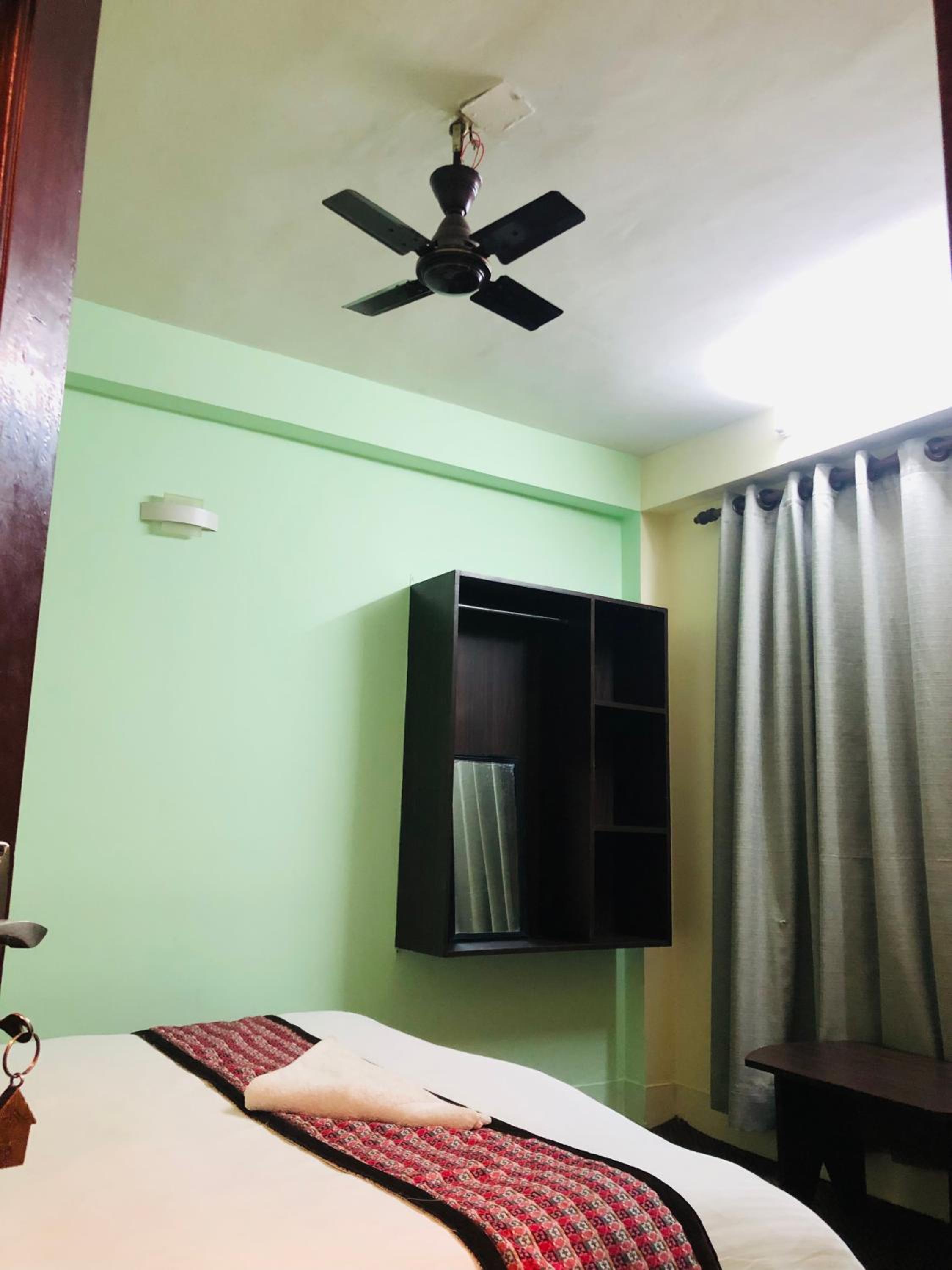 Standard Twin Room - Photo 3